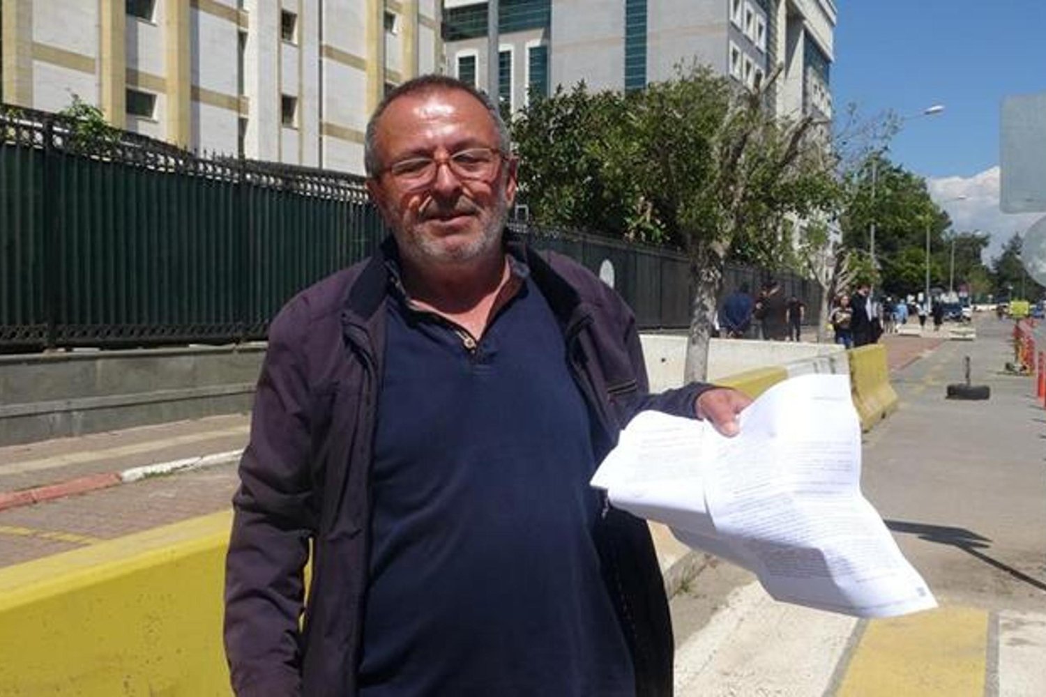 60 Yıllık Kimlik Karmaşasıyla Mücadele Eden Ersin Akbaş'ın Hikayesi