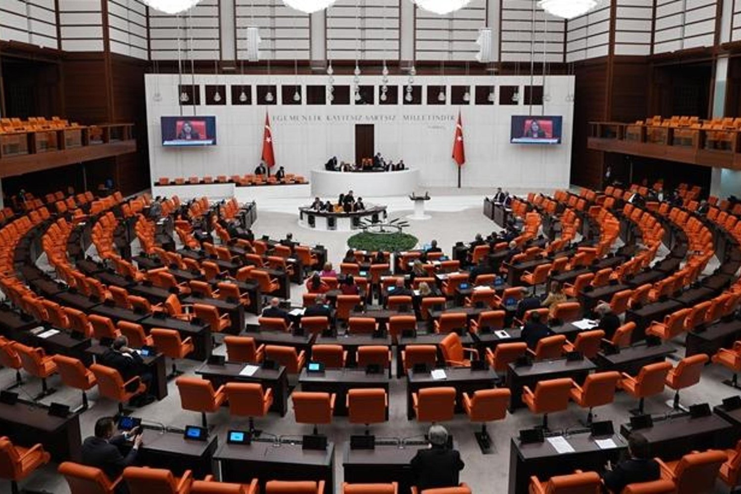 Türkiye'de Eğitim Güvenliği Artıyor: TBMM'den Saldırılara Araştırma Komisyonu