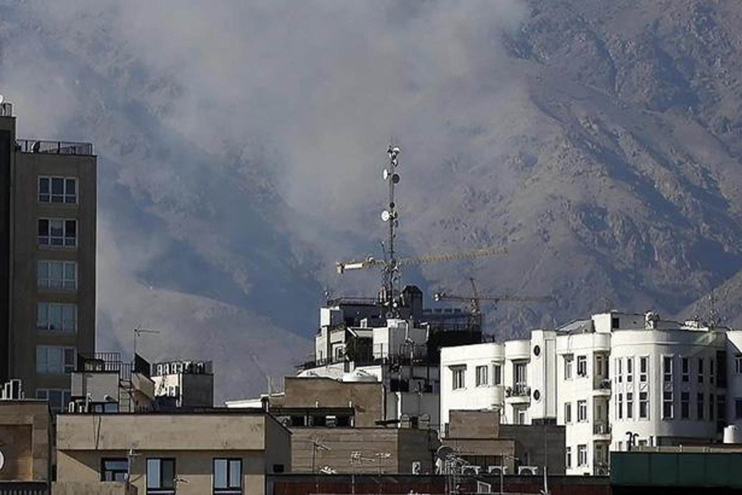 Pakistan Başbakanı Şahbaz Şerif'ten Ateşkes Desteği: Bölgesel Barışa Katkı