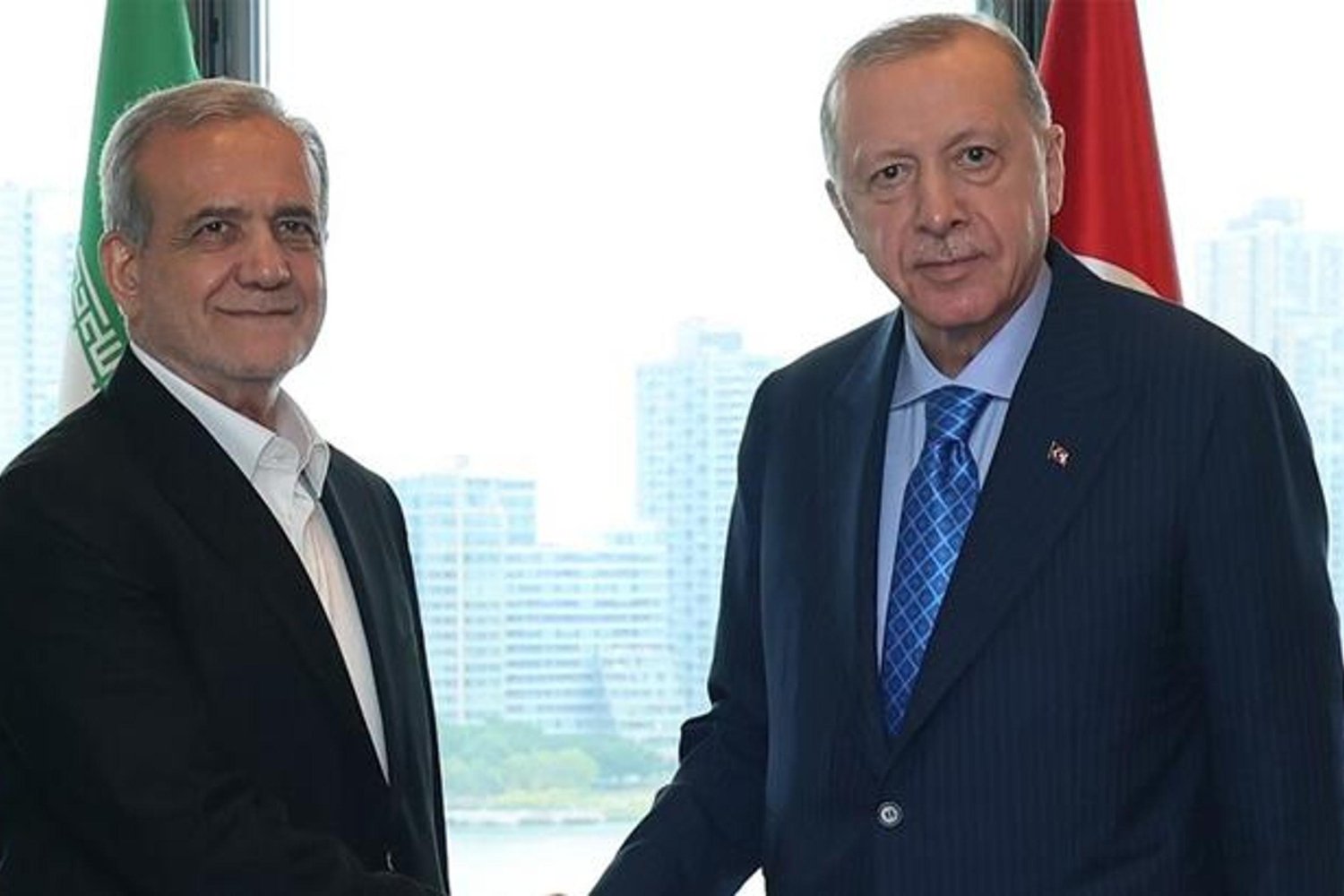 İran Cumhurbaşkanı Pezeşkiyan'dan Savaş Karşıtı Kökler Vurgusu