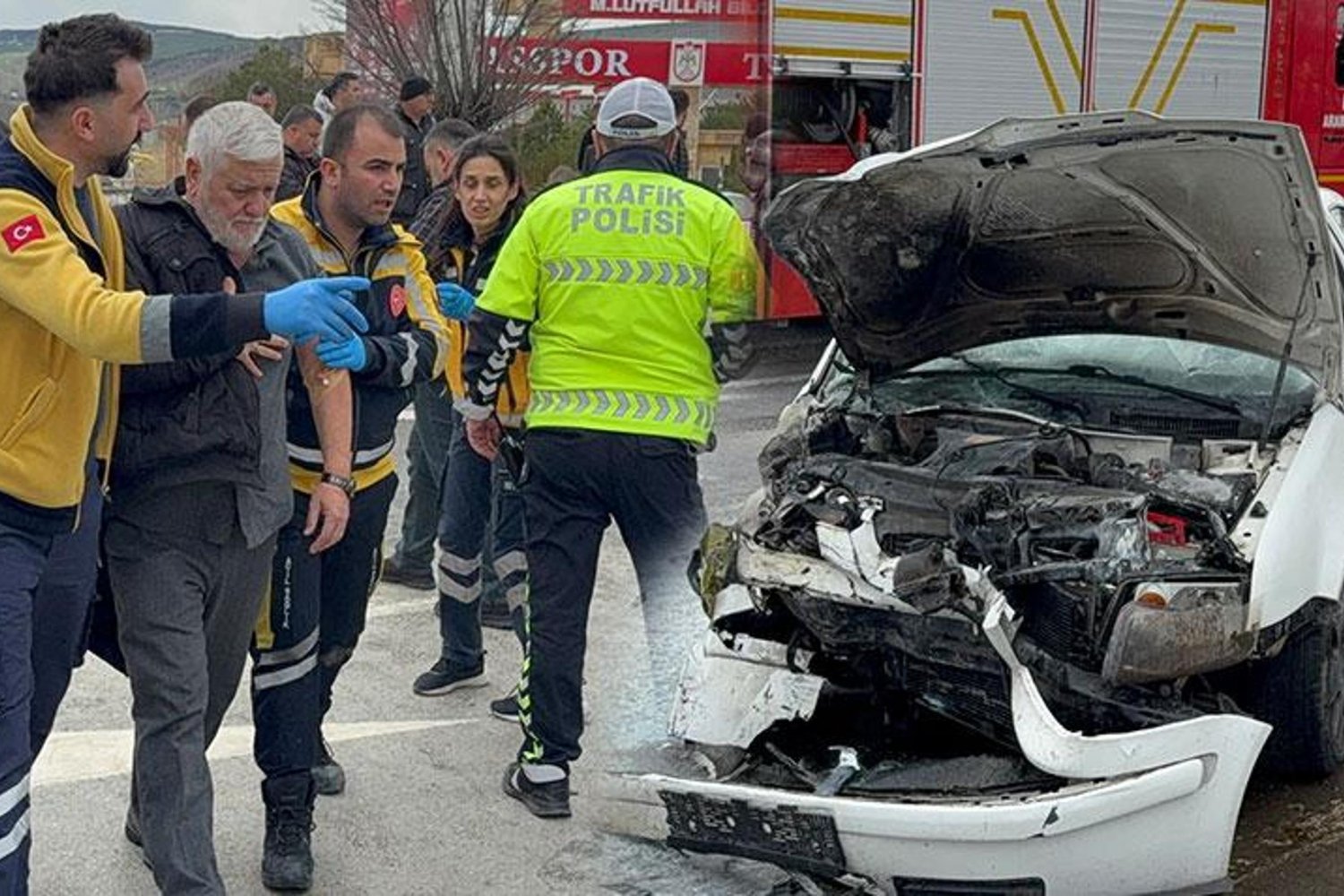 Silahlı Trafik Kazası: Taxi ve Otomobil Çarpıştı, Yaralılar Var
