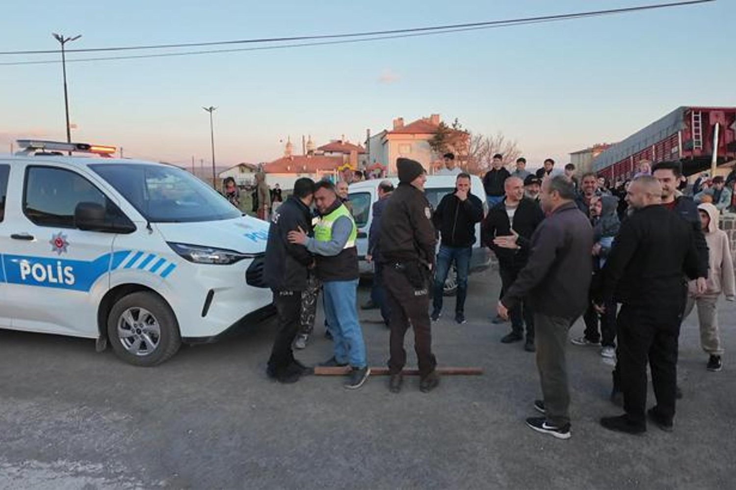 İlginç Sivas Hikayesi: Polis Kutlaması İçin Kavga İhbarını Sürprize Dönüştürdü