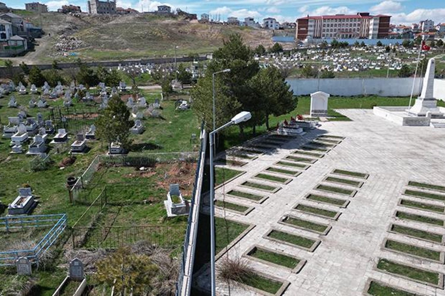 Sivas'ta Mezarlıklarda Kıble Yönü Farklılığı Yeniden Güncel Konu Oldu