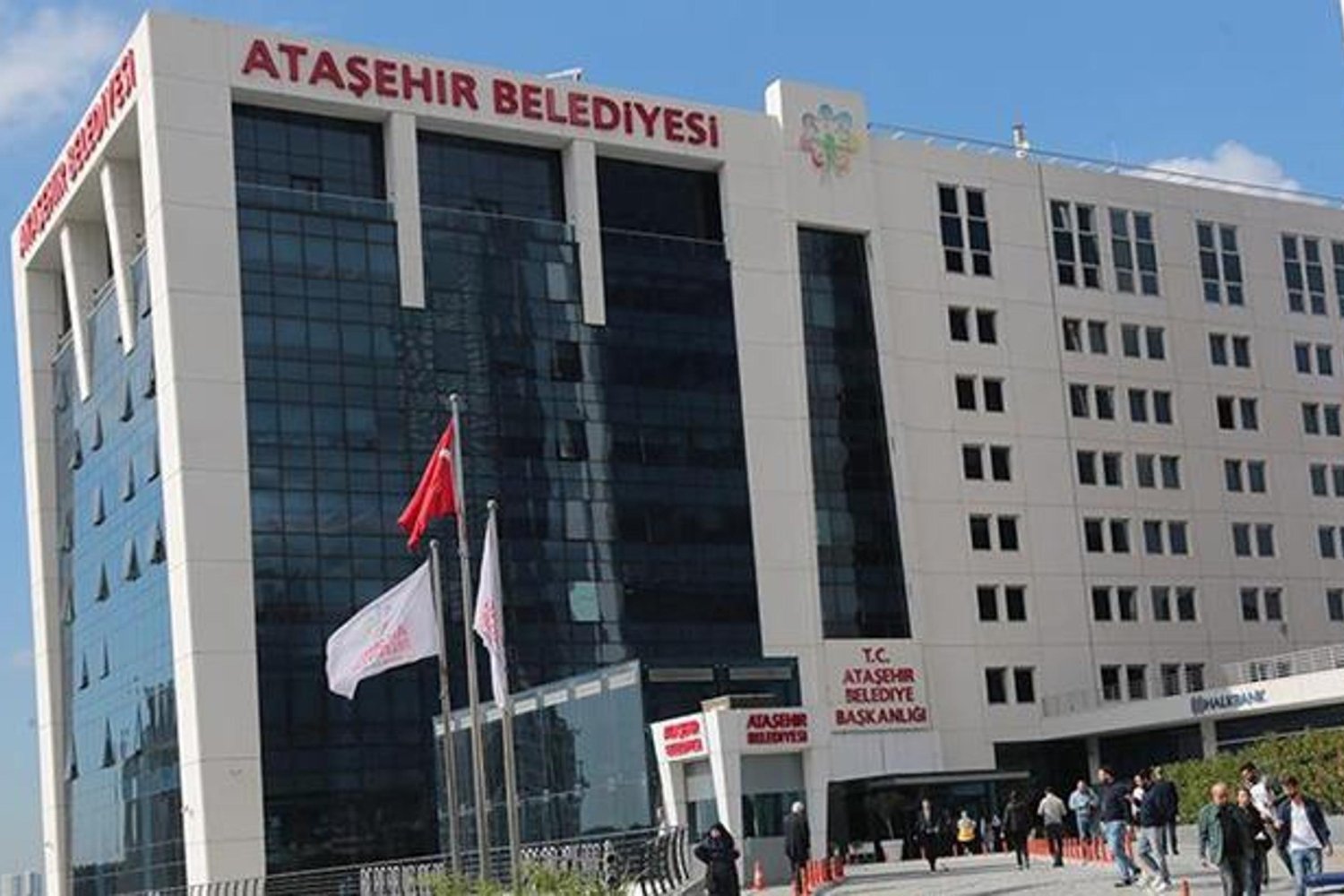 İstanbul Ataşehir Belediyesinde Rüşvet Operasyonu: Başkan ve Yetkililere Çocuk gibi Suçlama!