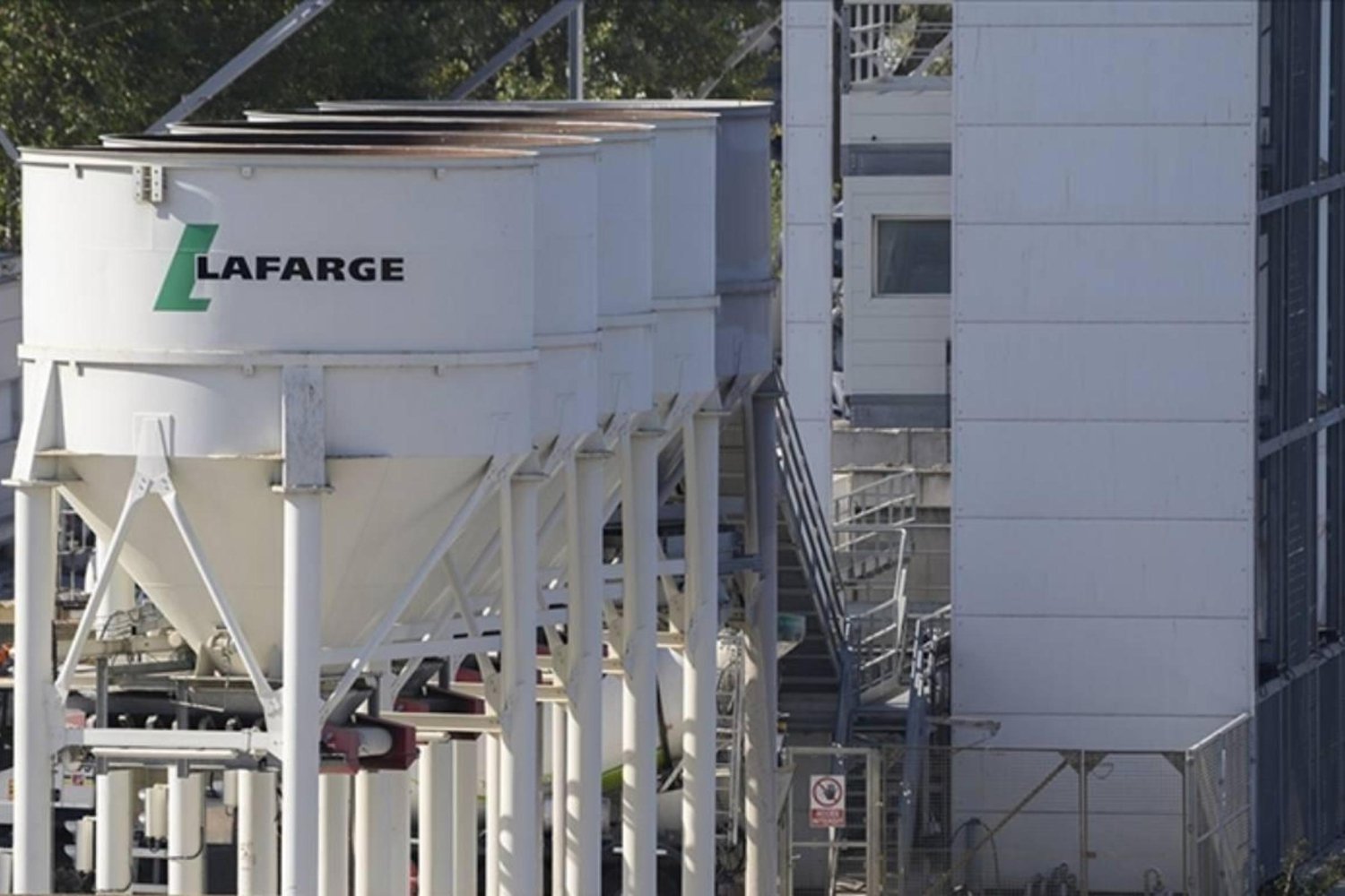 Ünlü Moda İkonu Nihan Karanfil Stil Yorumlarıyla Gündemde