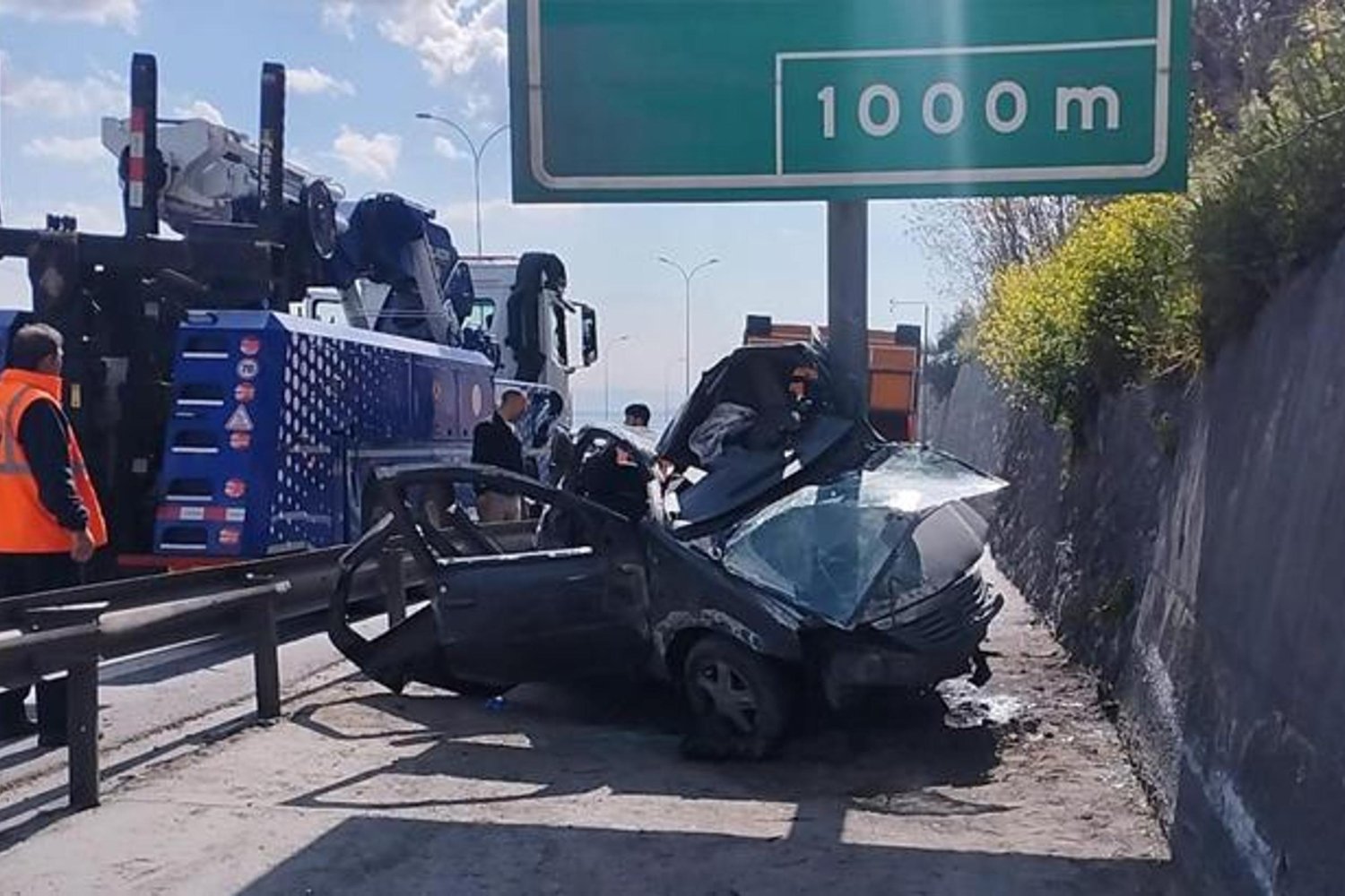 Anadolu Otoyolu'nda Kaza: Otomobil Yön Levhasına Çarptı, Ulaşım Aksadı