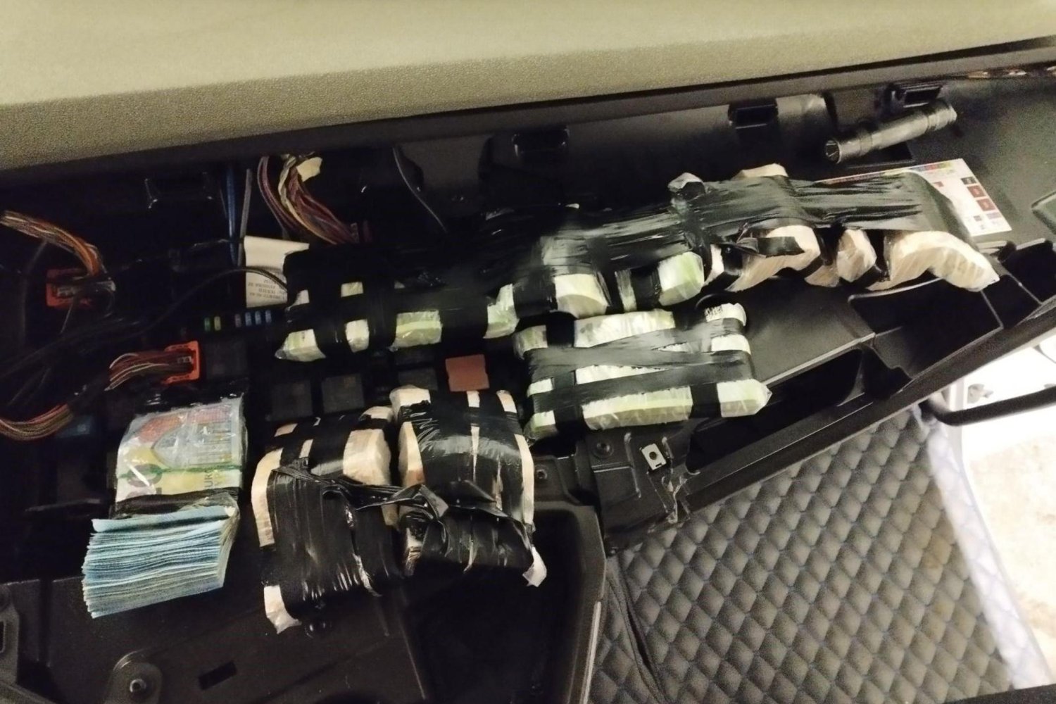 Edirne Kapıkule Sınırında Büyük Uyuşturucu ve Para Operasyonu