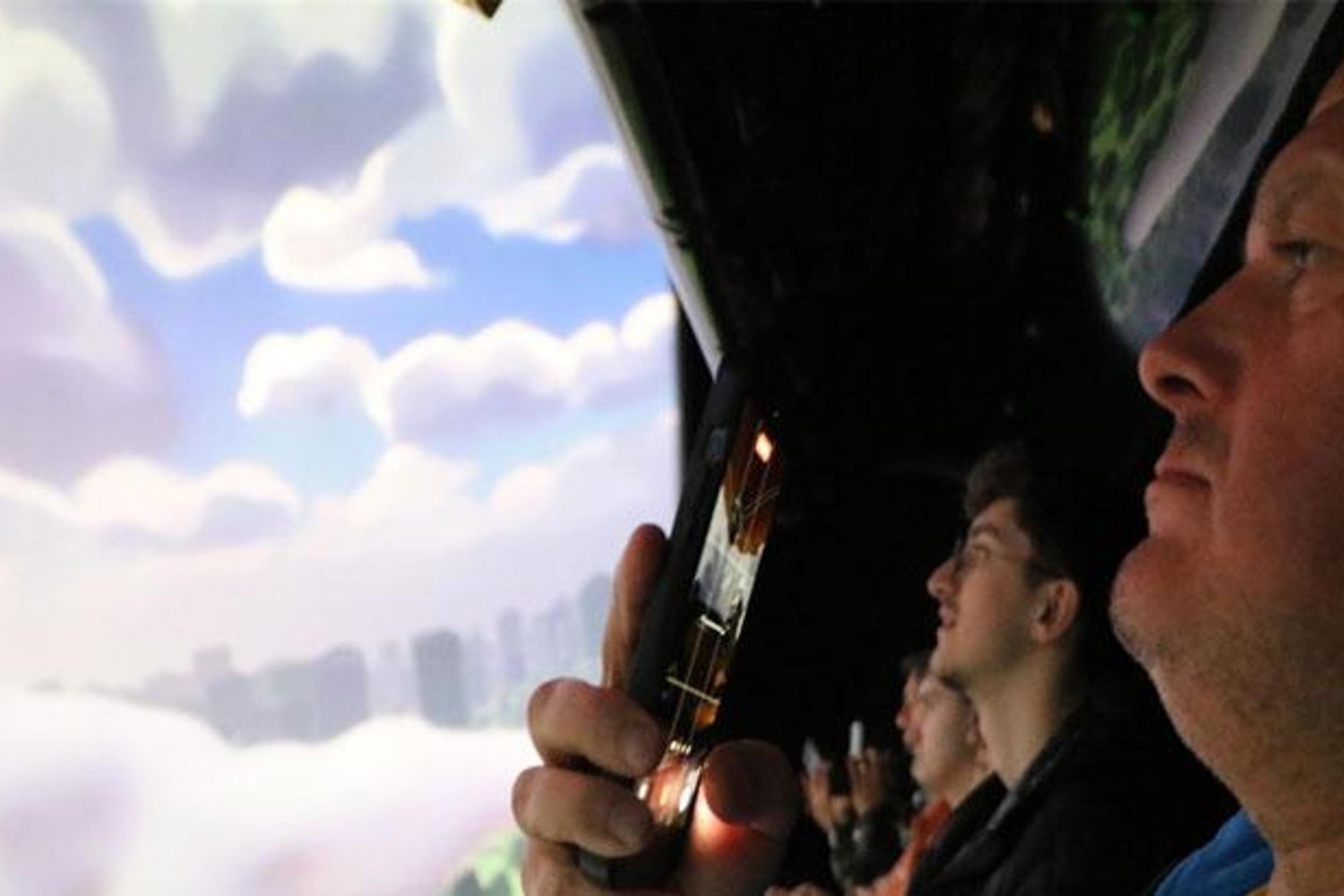 Samsun'da Türkiye'nin İlk Uçan Sinema Deneyimi Astorya Yoğun İlgiyle Açıldı