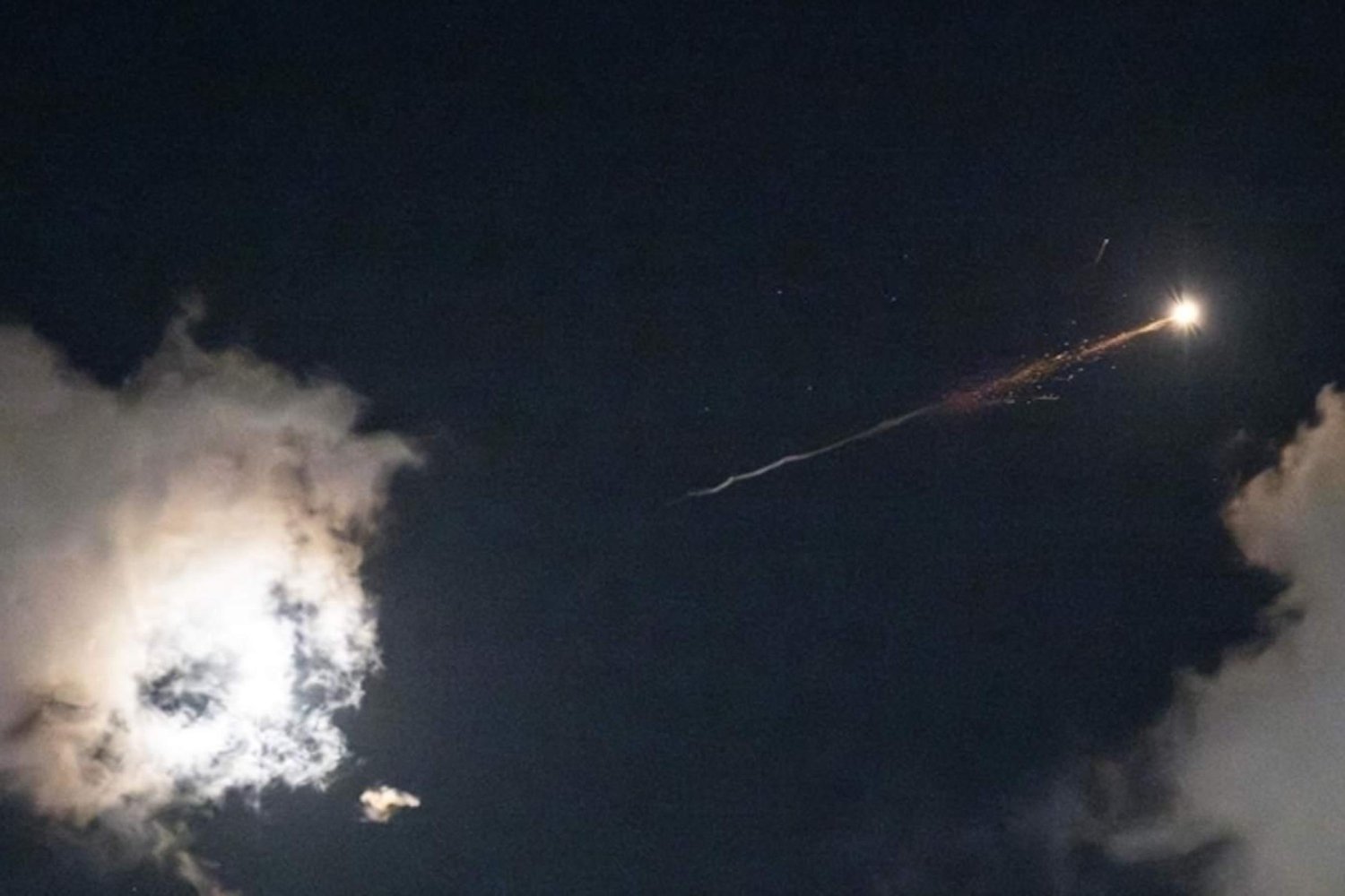 İran'dan Umman Denizi'nde Güvenlik Krizi: Konteyner Gemiye Ateş Açıldı!