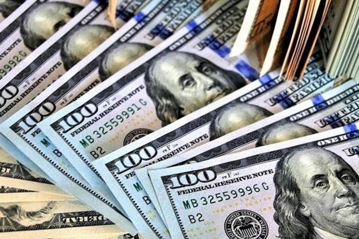 BAE Dolar Rezervleri Azalıyor: İran ve Enerji Krizi Gündemde