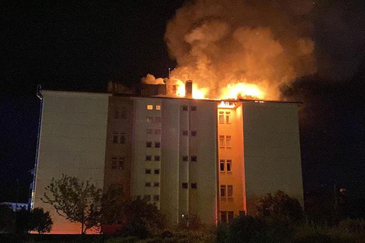 Nazilli Fen Lisesi Yurdu Çatısında Yangın! Öğrenciler Güvenli Bir Şekilde Tahliye Edildi