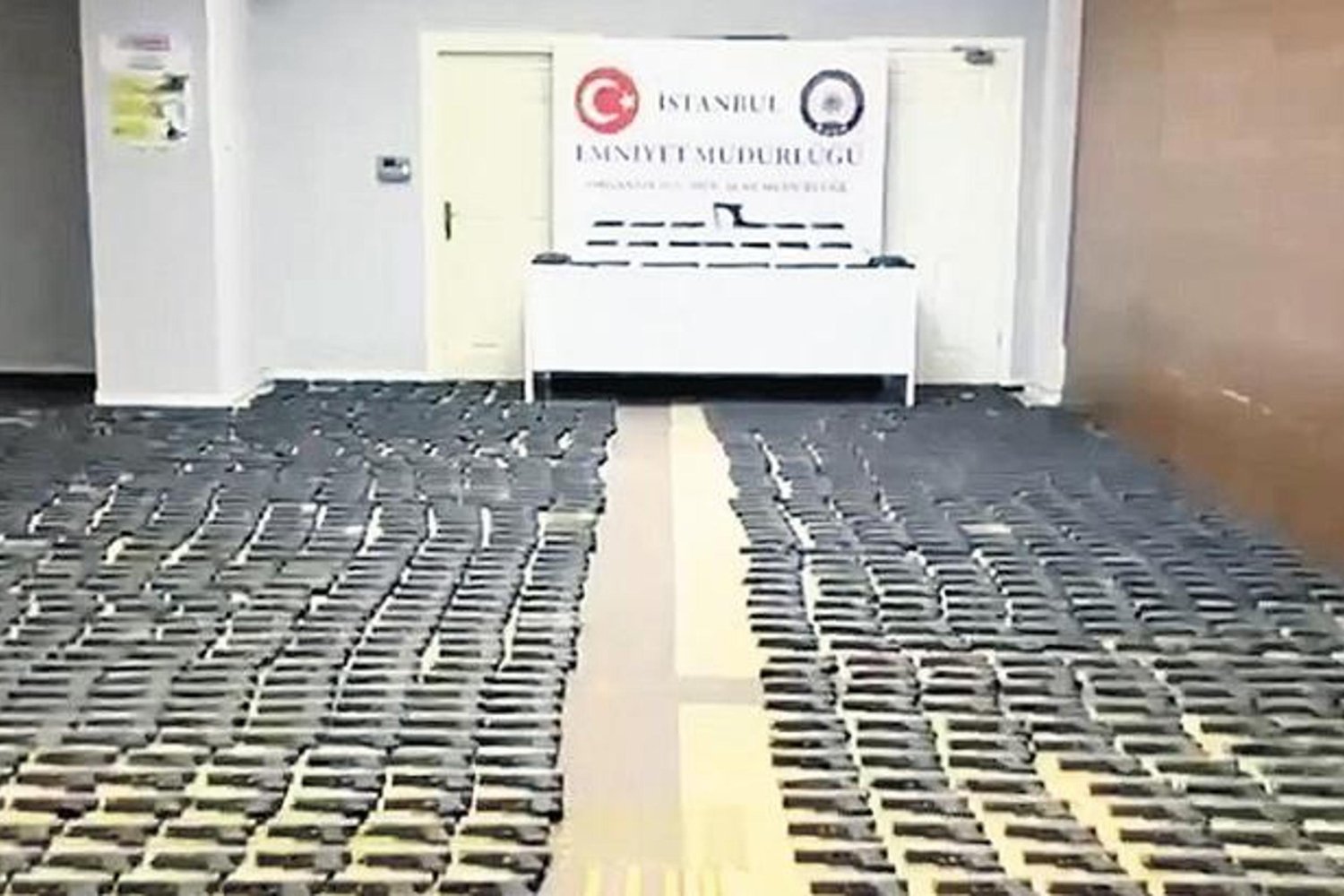 Silah İmalatı Yapan İmalathaneye Operasyon: 3 Bin 92 Silah Parçası Ele Geçti