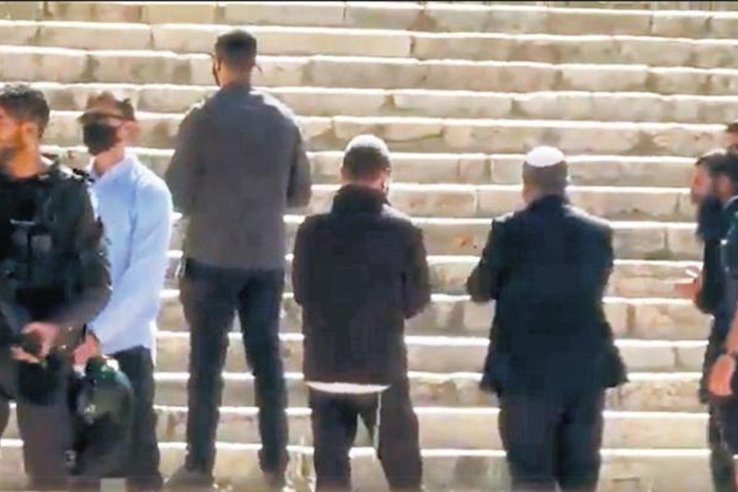 İsrail Bakanı Ben-Gvir Mescid-i Aksa'da Provokasyon Yaptı: Kudüs Gerginliği Artıyor