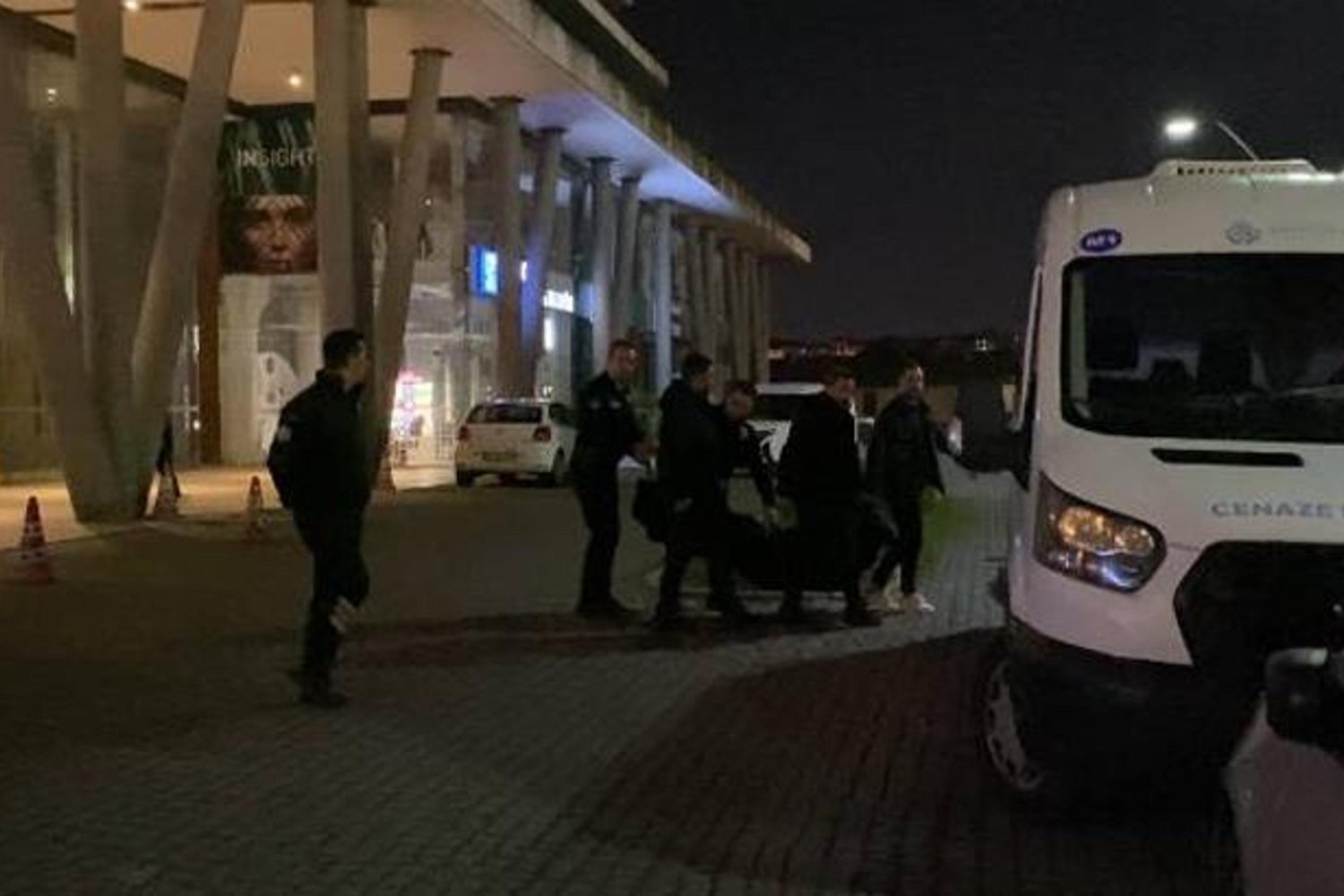 İstanbul'da Kanlı Kavga: Eski Eşini Vuran Adam Tutuklanmayı Bekliyor