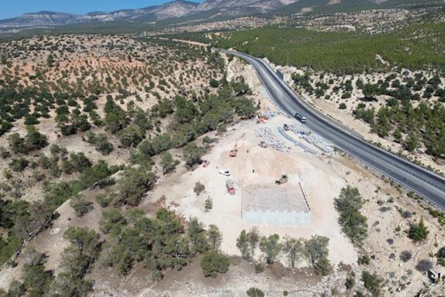 Silifke-Mut Yolu Projesi Güçleniyor: Yüzde 49 İlerleme Kaydedildi