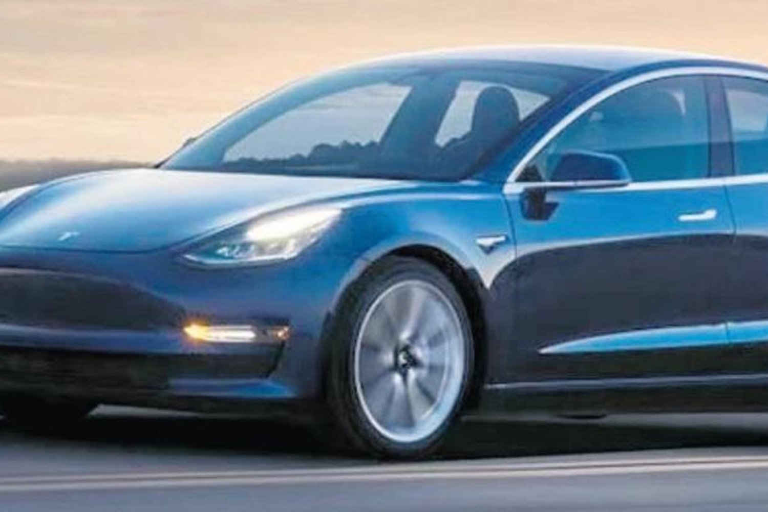 Tesla Geri Vites Kamera Gecikmesi Sorunu Çözümünde Güncelleme Yapıyor