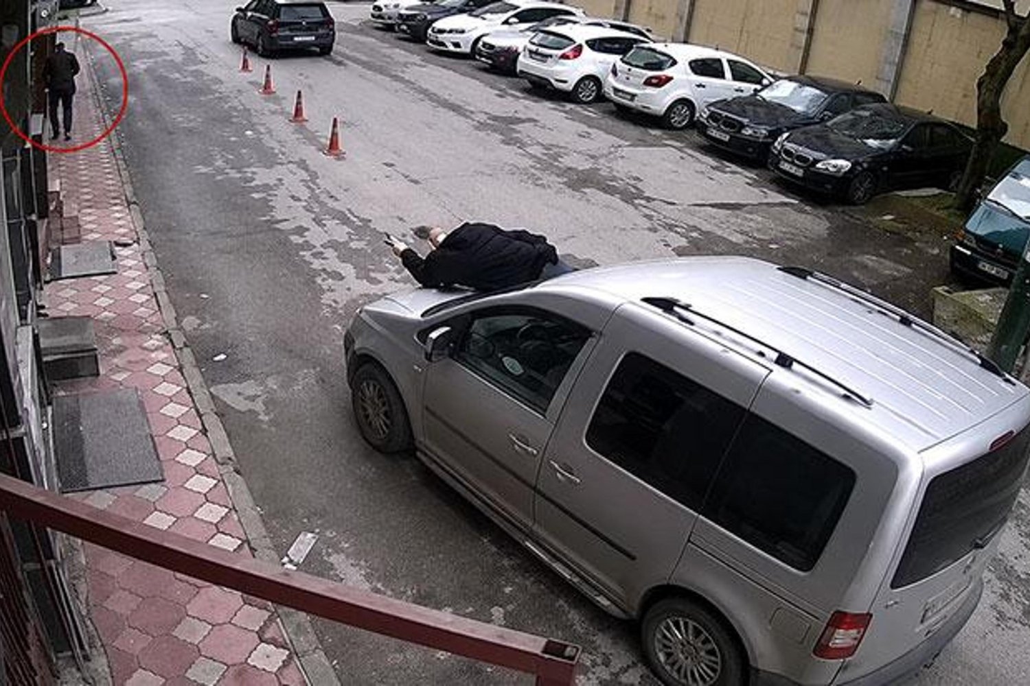 Eskişehir’de Feci Kaza: Hafif Ticari Araç 71 Yaşındaki Yaralıyı Sıkıştırdı, Sürücü Tutuklandı