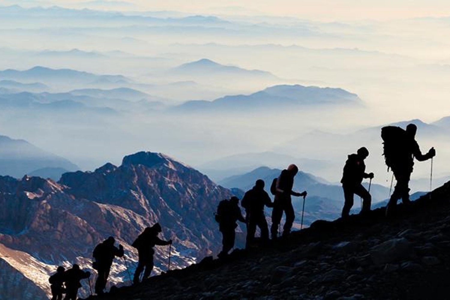 Denali Zirvesinde Kazalar: 4 Dağcı Düştü, Sağlık Durumu Belirsiz