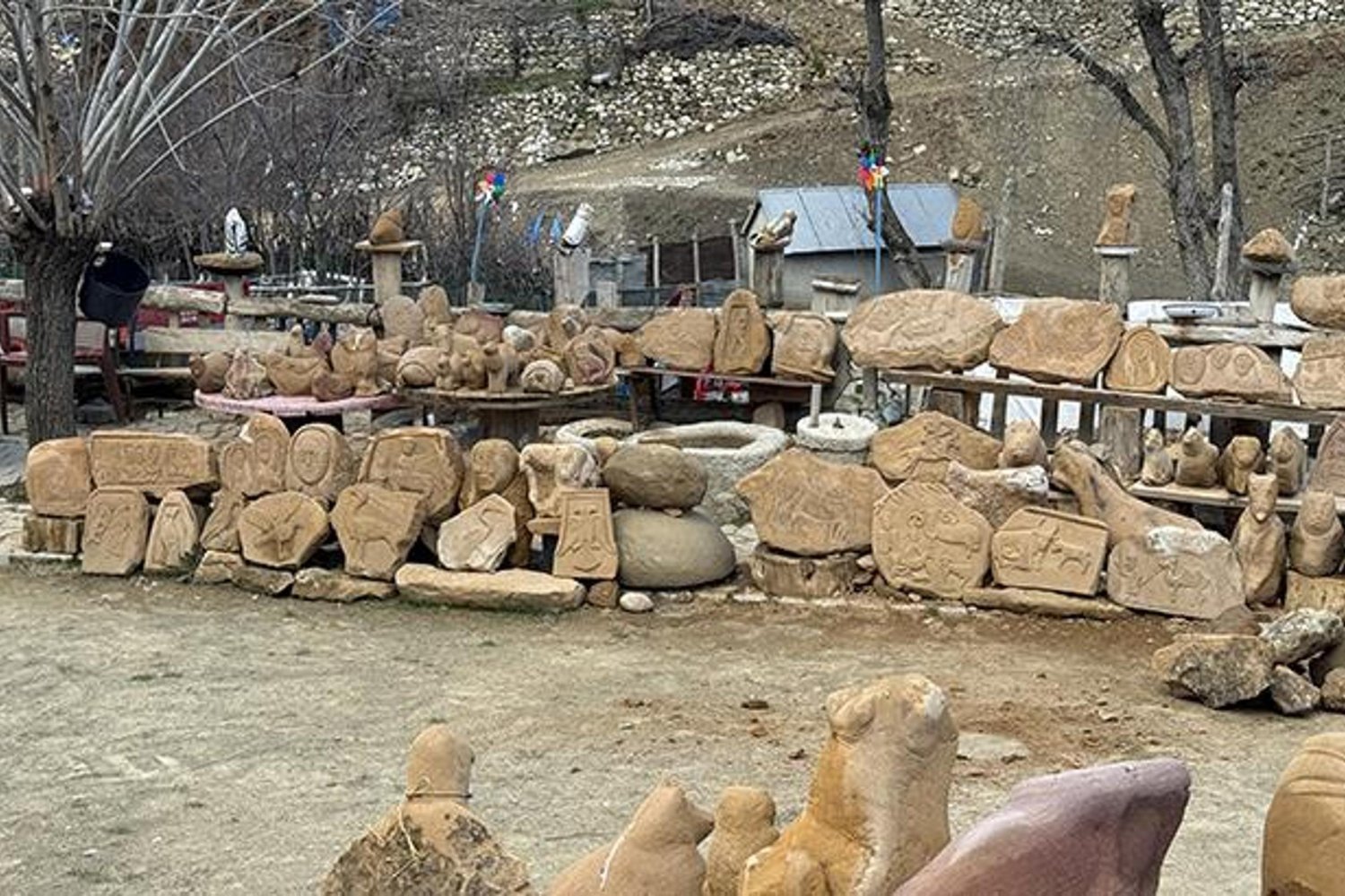 Çiftçinin Taş Sanatıyla Türkçe Kültürünü Yaşatan Hikayesi