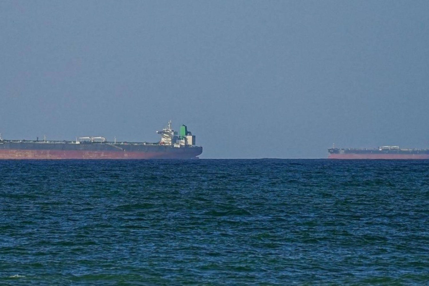 Hürmüz Boğazı'ndan 5 Süper Tanker Geçişi İddiası