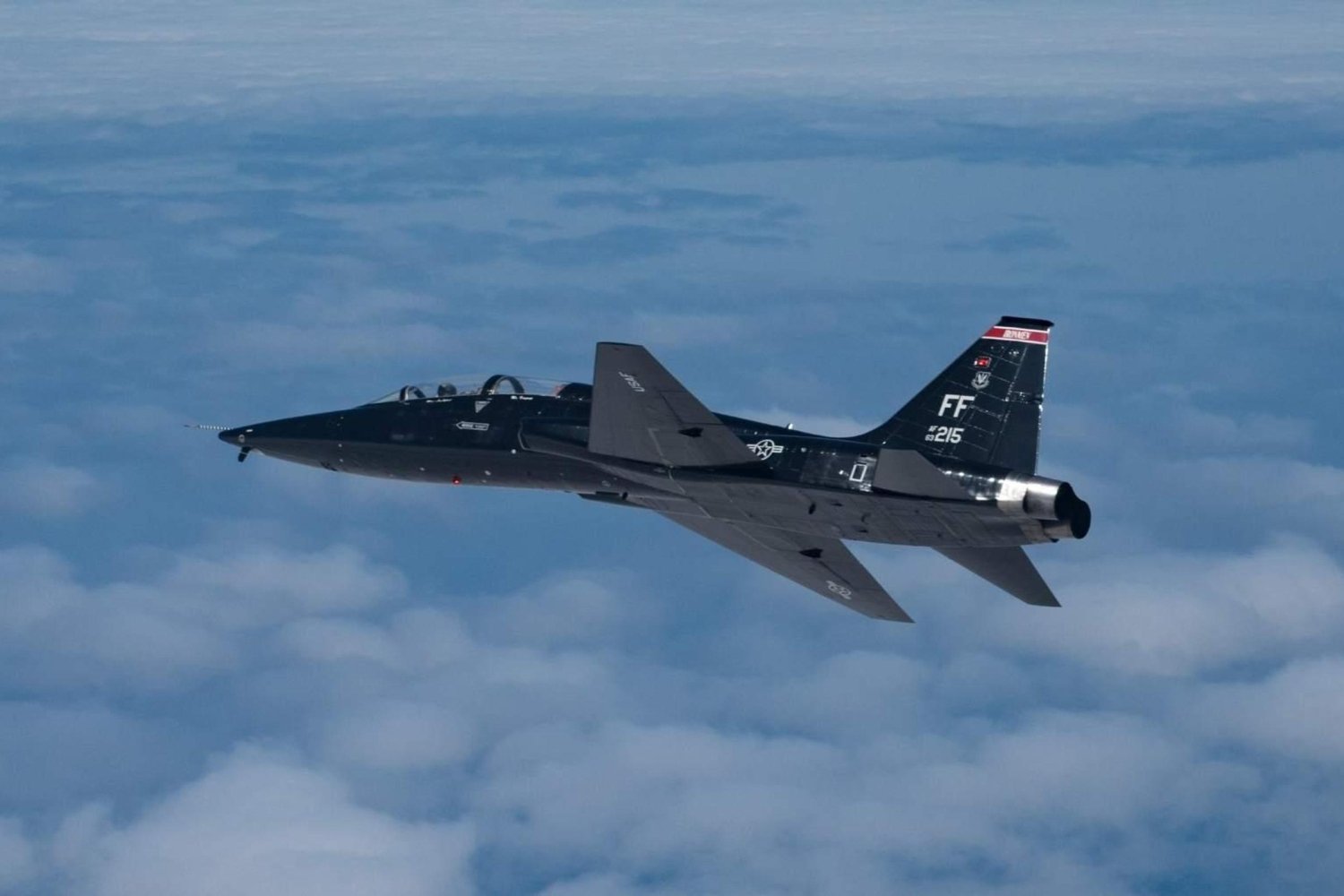 ABD Hava Kuvvetleri'ne Ait Süpersonik Uçak Düşürüldü, Pilotlar Güvenli Bir Şekilde Tahliye Oldu