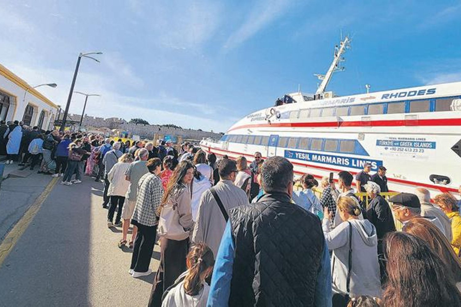 Türk Tatilciler Ege’nin Karşı Kıyısında Milyonlarca Kez Ziyaret Ediyor: Fiyatlar Şaşırtıcı Derecede Yüksek