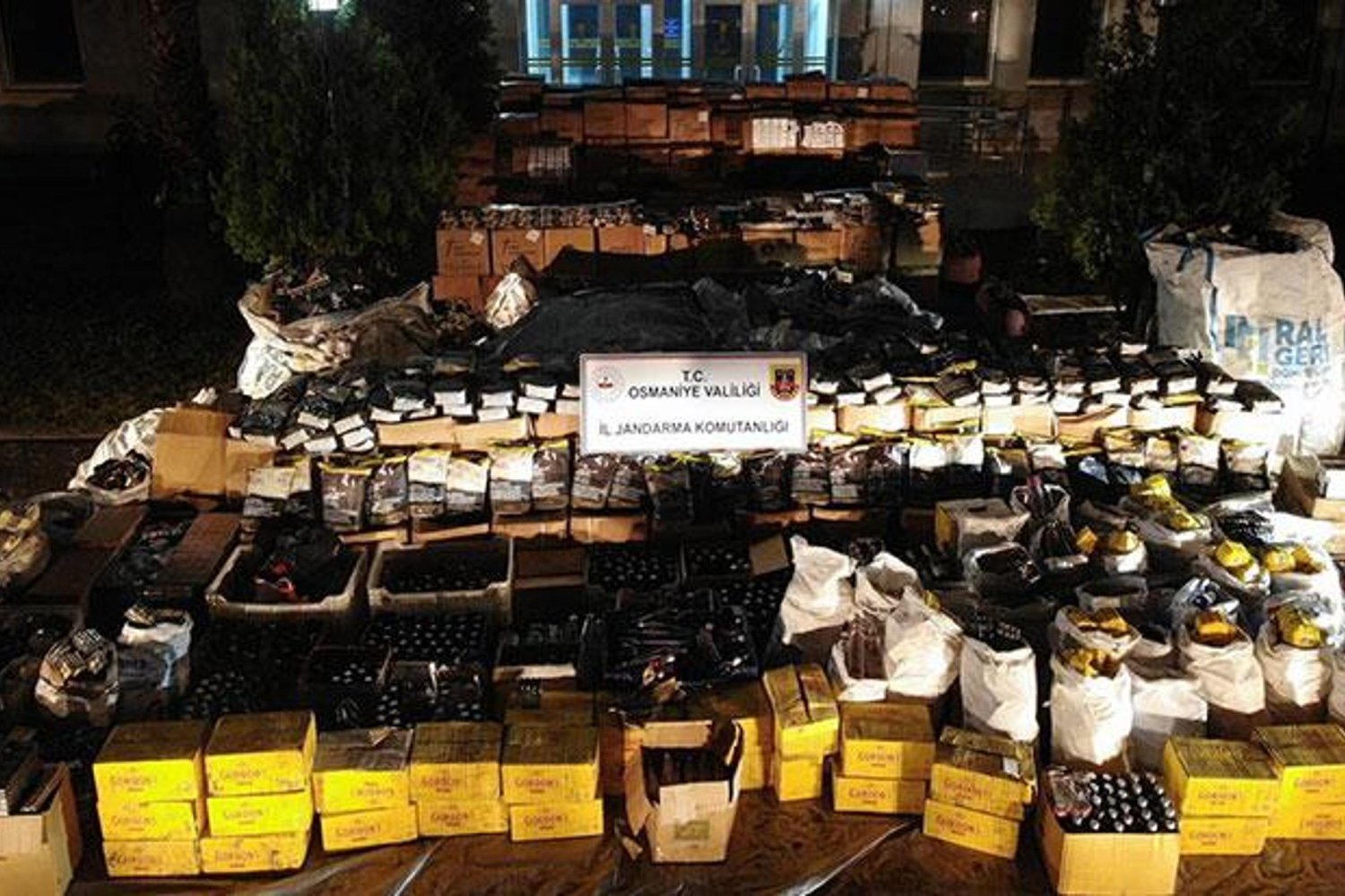 İşte Son Nokta: Osmaniye'de Dev Kaçakçılık Operasyonu! Milyonlarca Liralık Ürün Ele Geçirildi