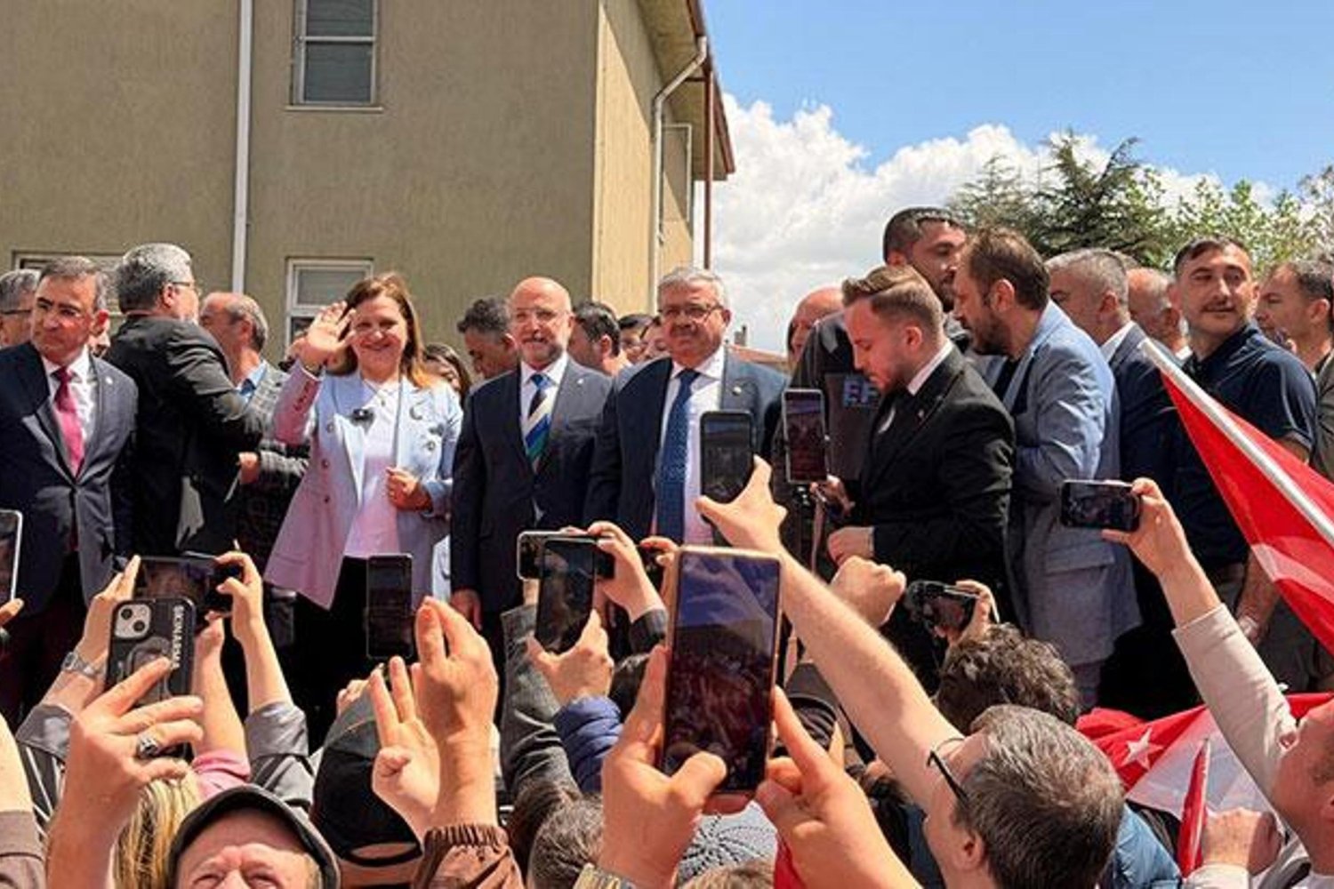Afyonkarahisar Belediye Başkanı Burcu Köksal, AK Parti'ye Katıldı: Yeni Dönem Başladı