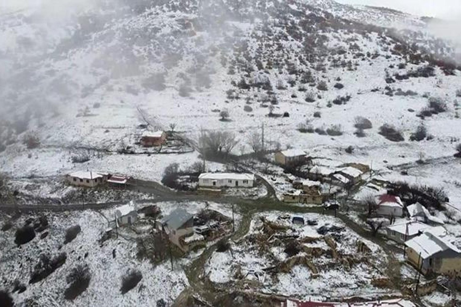 Bahar Güneşi Uyumuştu, Refahiye'yi Kar Esir aldı!