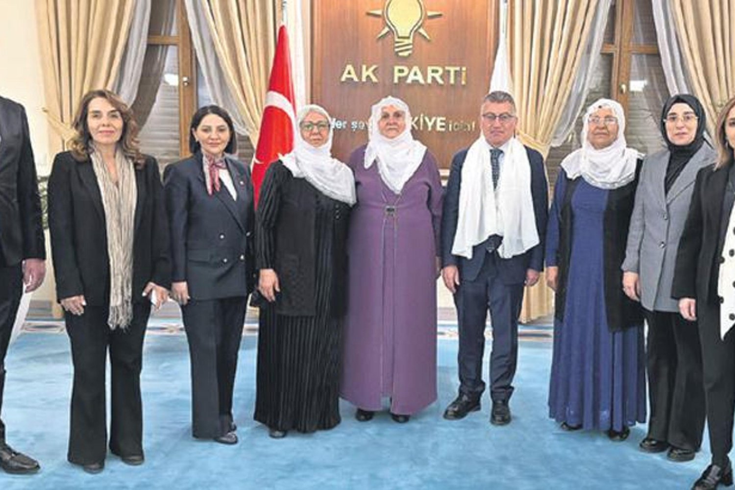 Barış Anneleri Adalet Bakanlığı'na İmralı Ziyareti Talebiyle Ziyaretlerini Sürdürüyor
