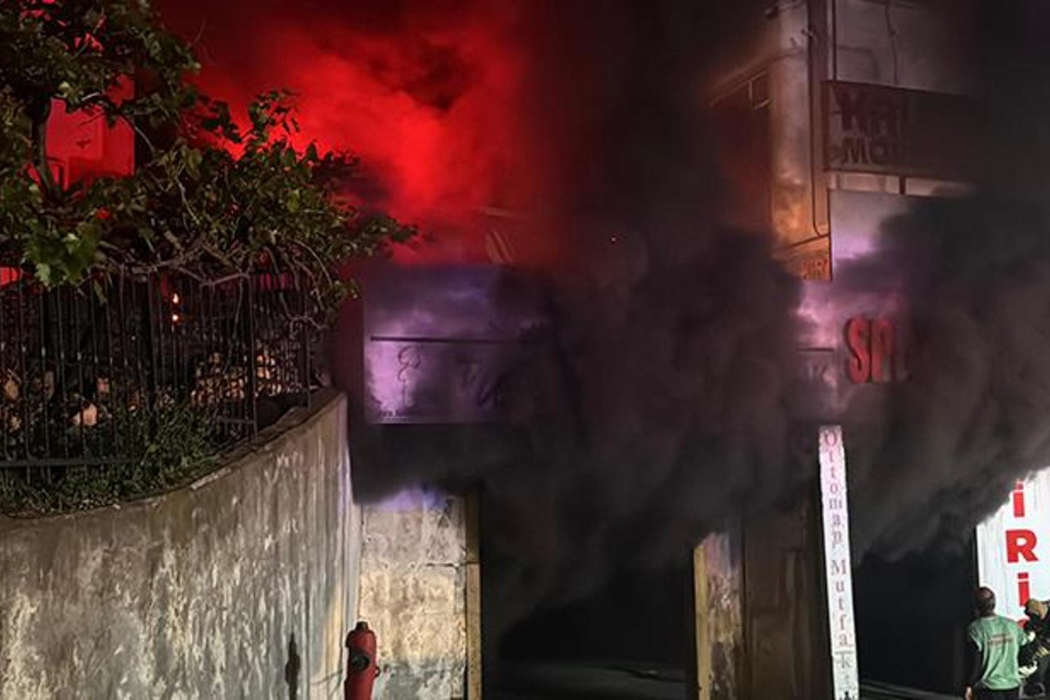İkitelli'de Yangın Paniği: Heskop Sanayi Sitesi'nde Çıkan Yangın Korkuttu