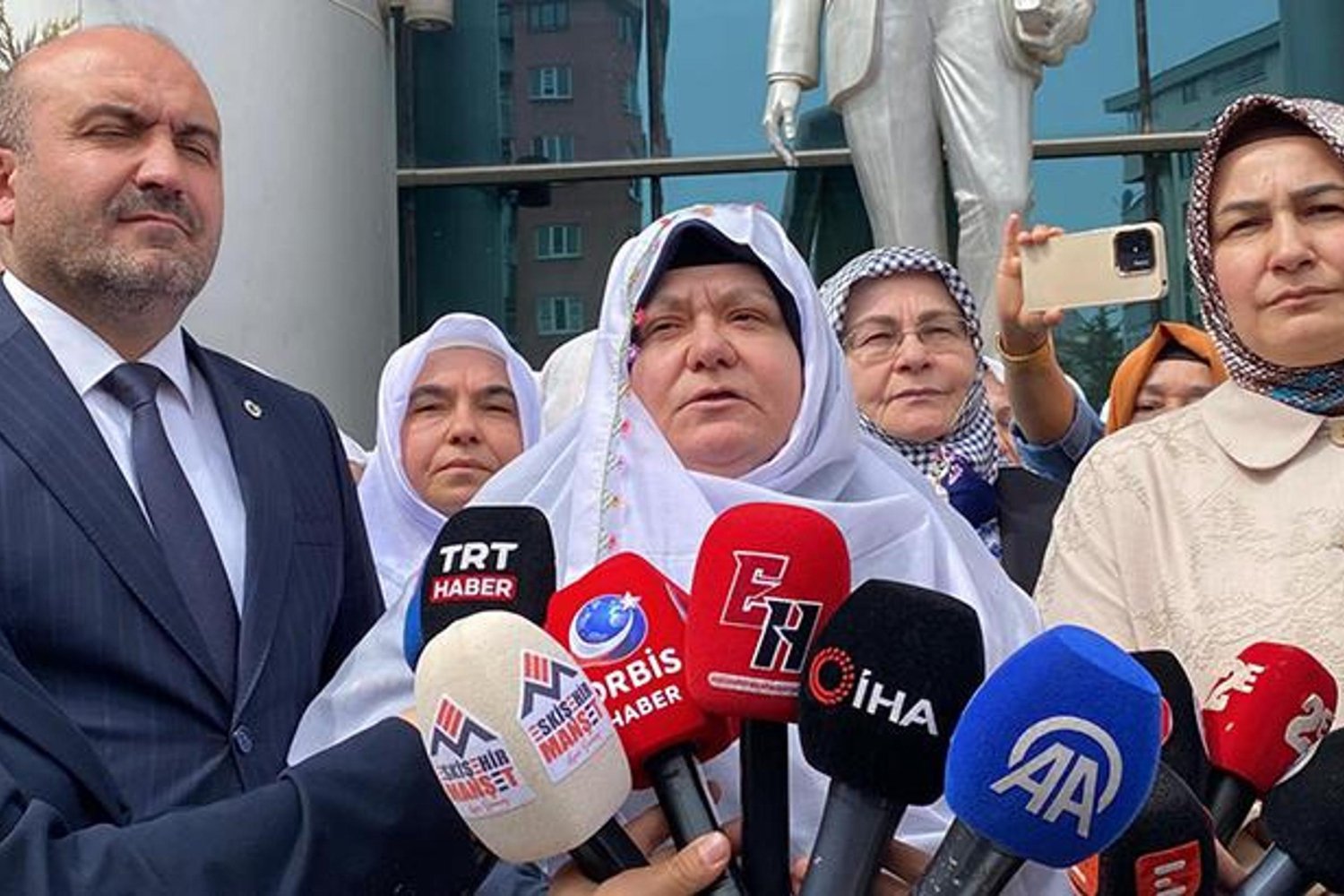 Mehmet Emin Korkmaz'e Kınama ve Hapis Cezası: Sosyal Medyada Geleneksel Giyim Tartışması