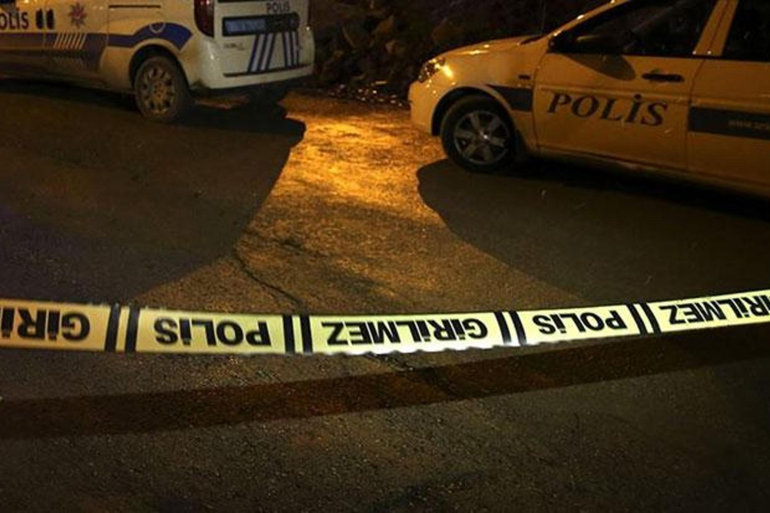 Afyonkarahisar'da İşçi ve Memur Arasında Kana Susamış Tartışma: Bıçakla Bacak Yaralandı!