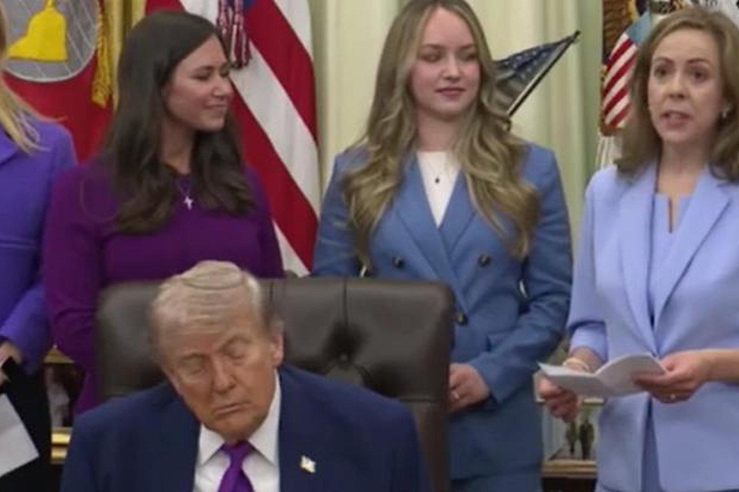 ABD Başkanı Trump Uykusuzluk Mu Yaşıyor? Beyaz Saray'daki Uyuşuk Anlar Gündemde