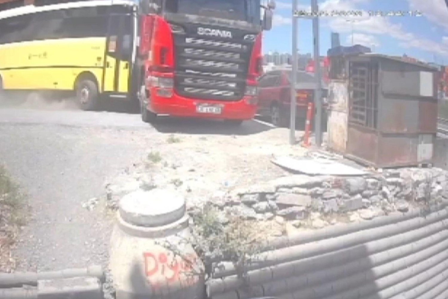 Beylikdüzü Otobüs Kazası: Freni Boşalan İETT Otobüsü TIR'la Çarpıştı