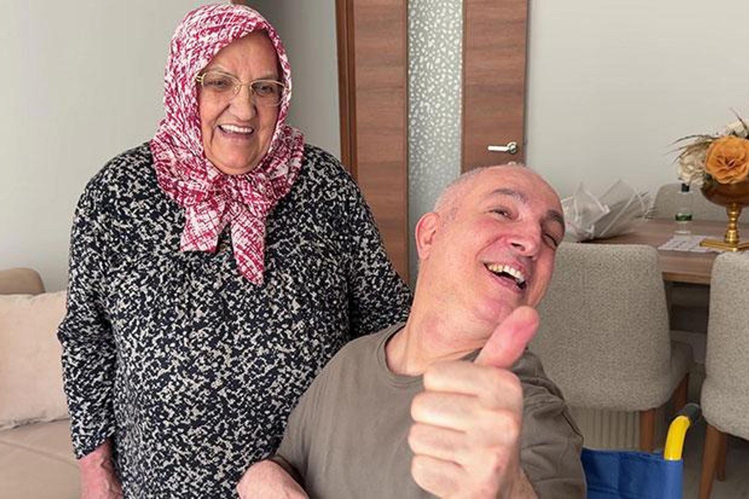 İzmirli Polis Memuru Uğur Özonur'un Hikayesi: 22 Yıldır Bakımıyla Annem Devam Ediyor