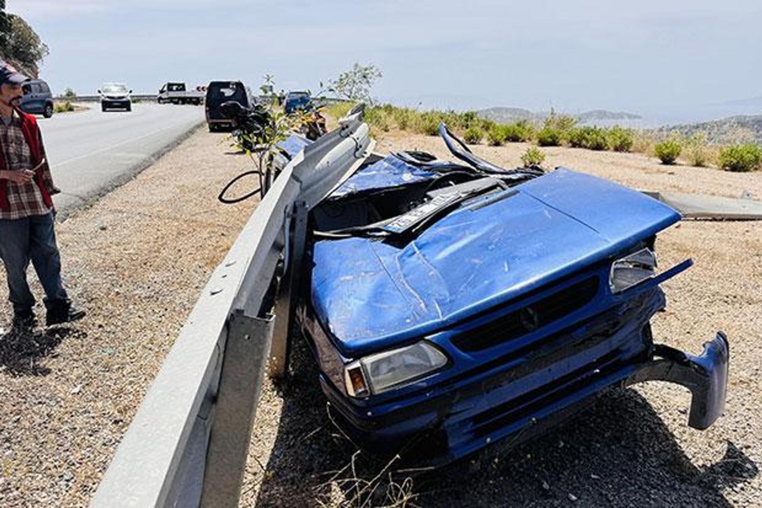 Bodrum'da Otomobil Kontrolden Çıkıp Kaza Yaptı: Sürücü Yaralandı