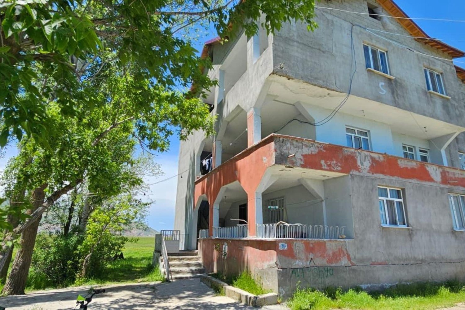 Yılan Krizi! Muş ve Hakkari'de Dev Engerekler ve Evlerdeki Tehlike