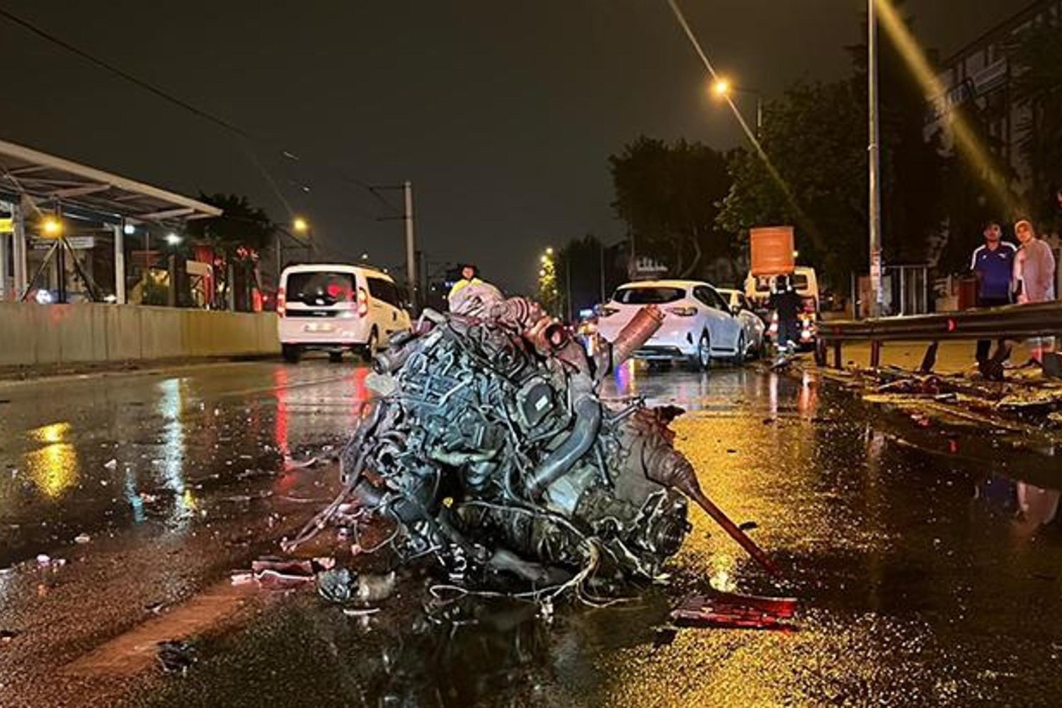 Kükürtlü Mahallesi'nde Trafik Kazası: Motor Koptu, Yaralılar Var