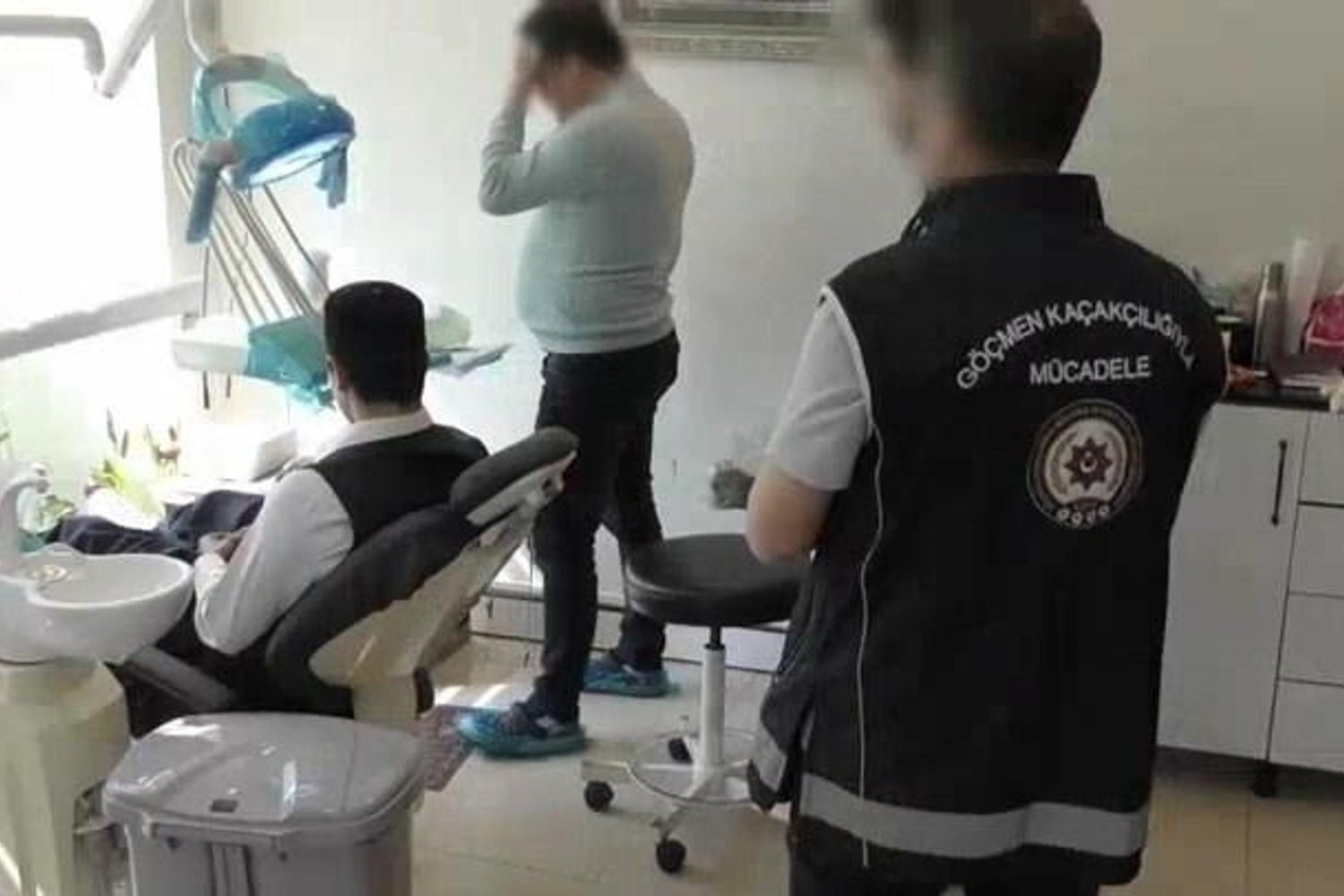 Bursa'da Sahte Doktor Operasyonunda Şaşırtan Detaylar: Ultrason ve Diş Ünitesi Ele Geçti