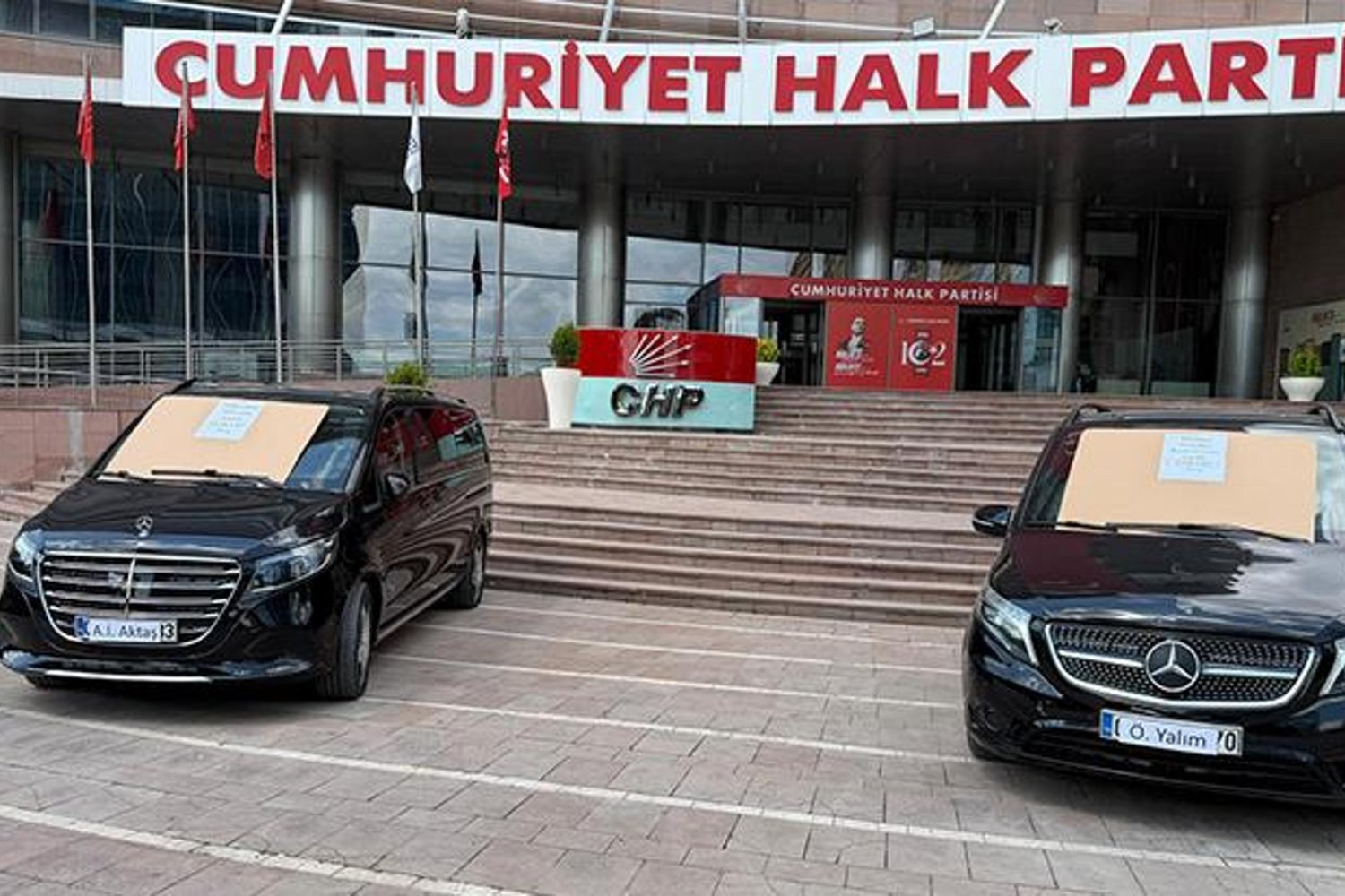 CHP Genel Merkezi'nde Araç Satışları ve Siyasi Gelişmeler Şaşırtıyor
