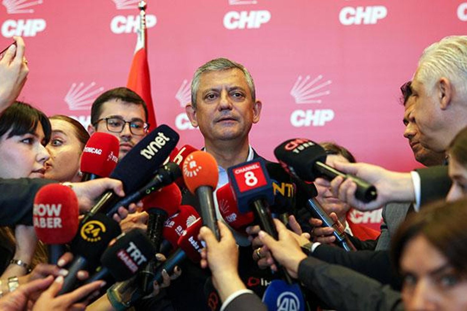 CHP'de Kurultay Hareketliliği: Özgür Özel'den Çarpıcı Seçim ve Kurultay Planları