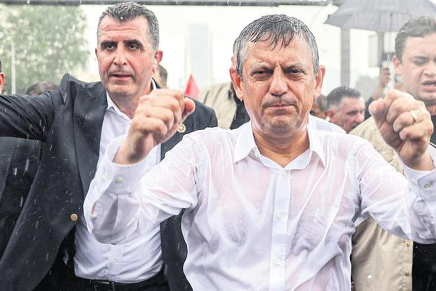 CHP Genel Merkezi’ndeki Gerginlik: Kılıçdaroğlu’nun Tahliye Çabaları ve Polis Müdahalesi