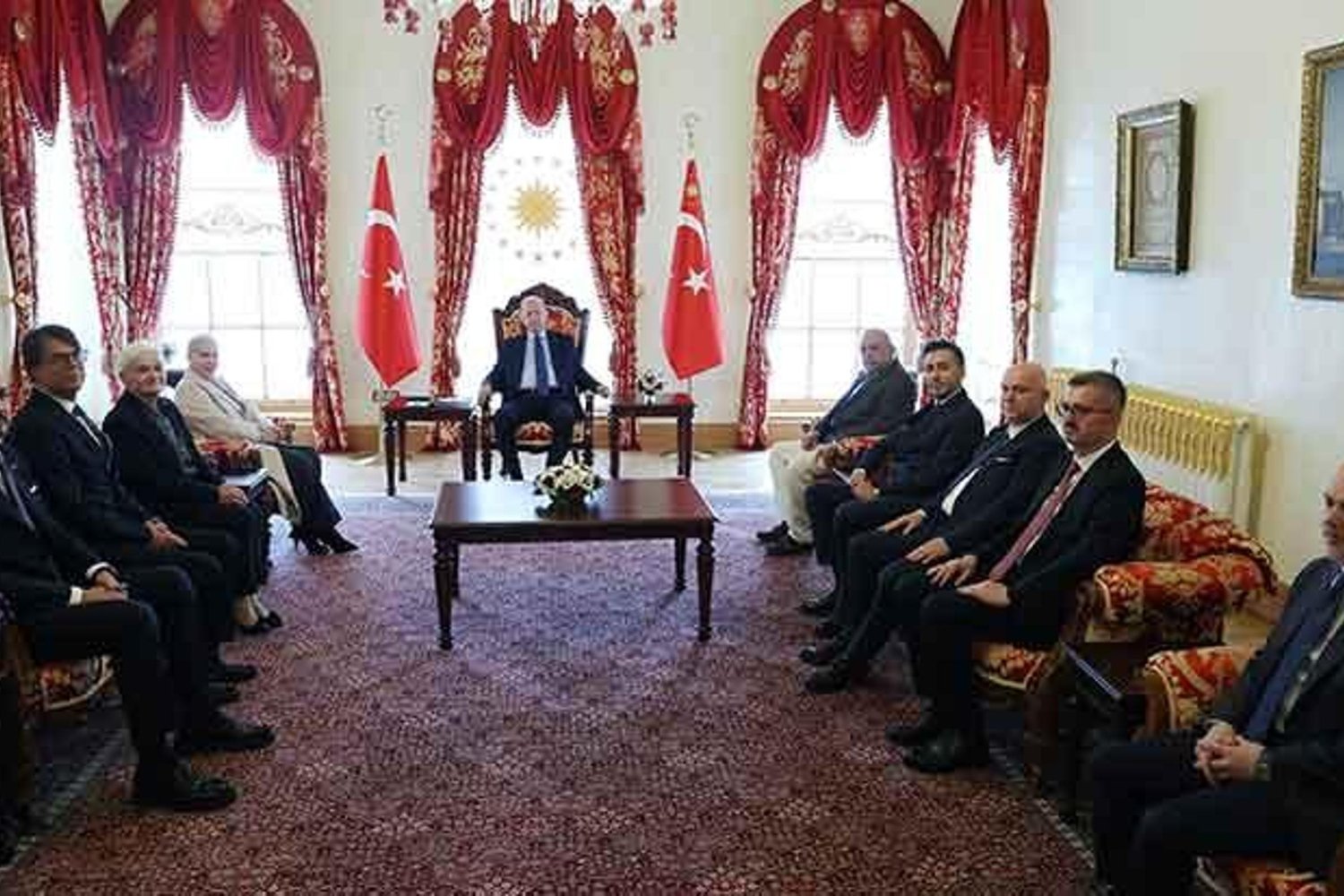 Cumhurbaşkanı Erdoğan'dan Menderes Ailelerine Saygı Ziyareti