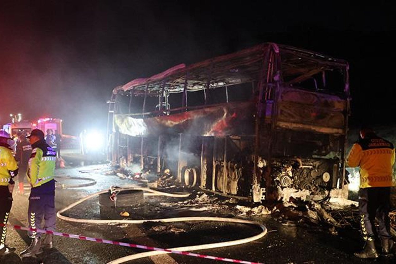 Denizli-Aydın Otoyolu'nda Otobüs Yangını: 3 Ölü, 20 Yaralı
