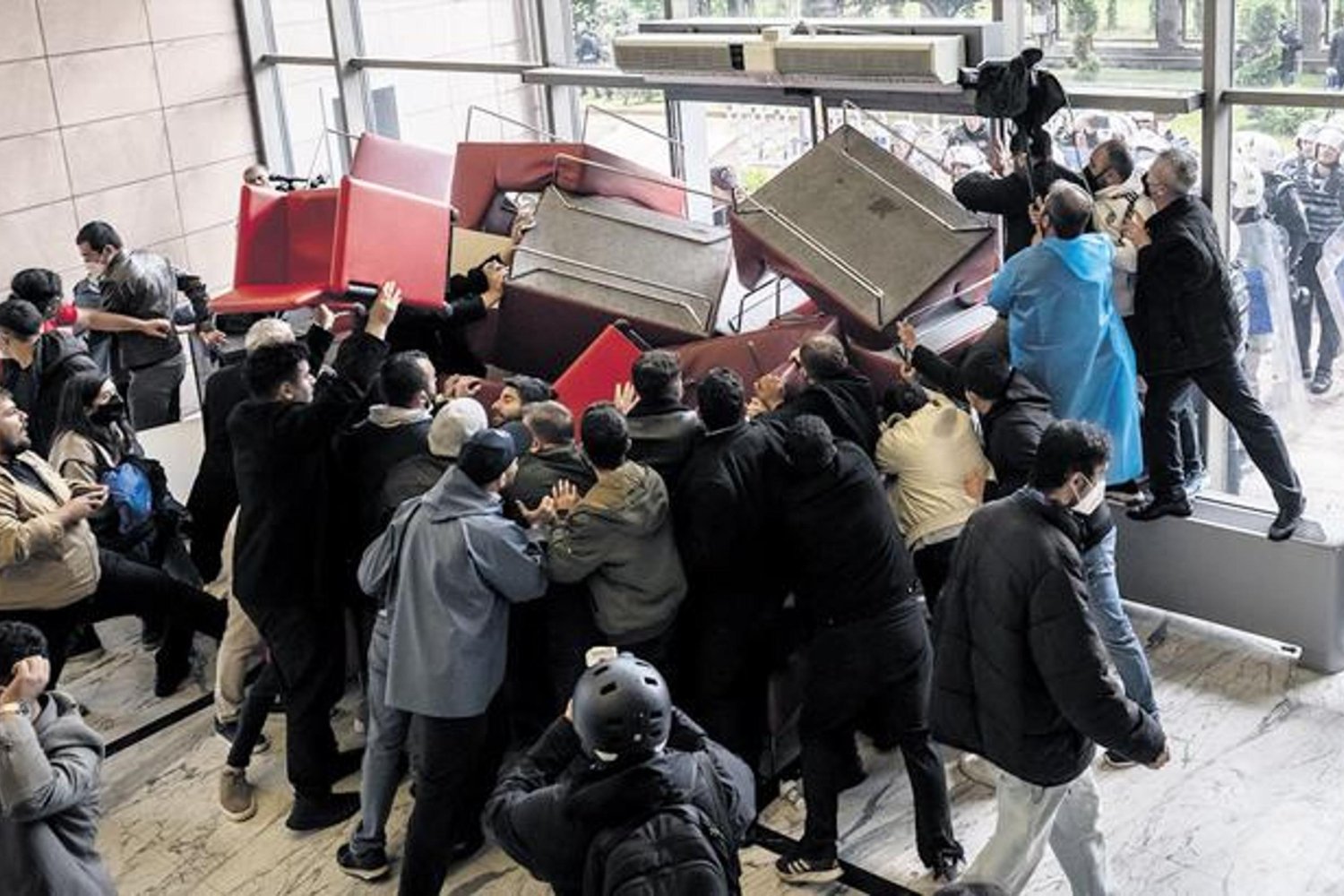 CHP’de Kurultay ve Parti Bölünmesi Yolu Gerçekleşiyor: Özel ve Kılıçdaroğlu Çatışması Tırmanıyor