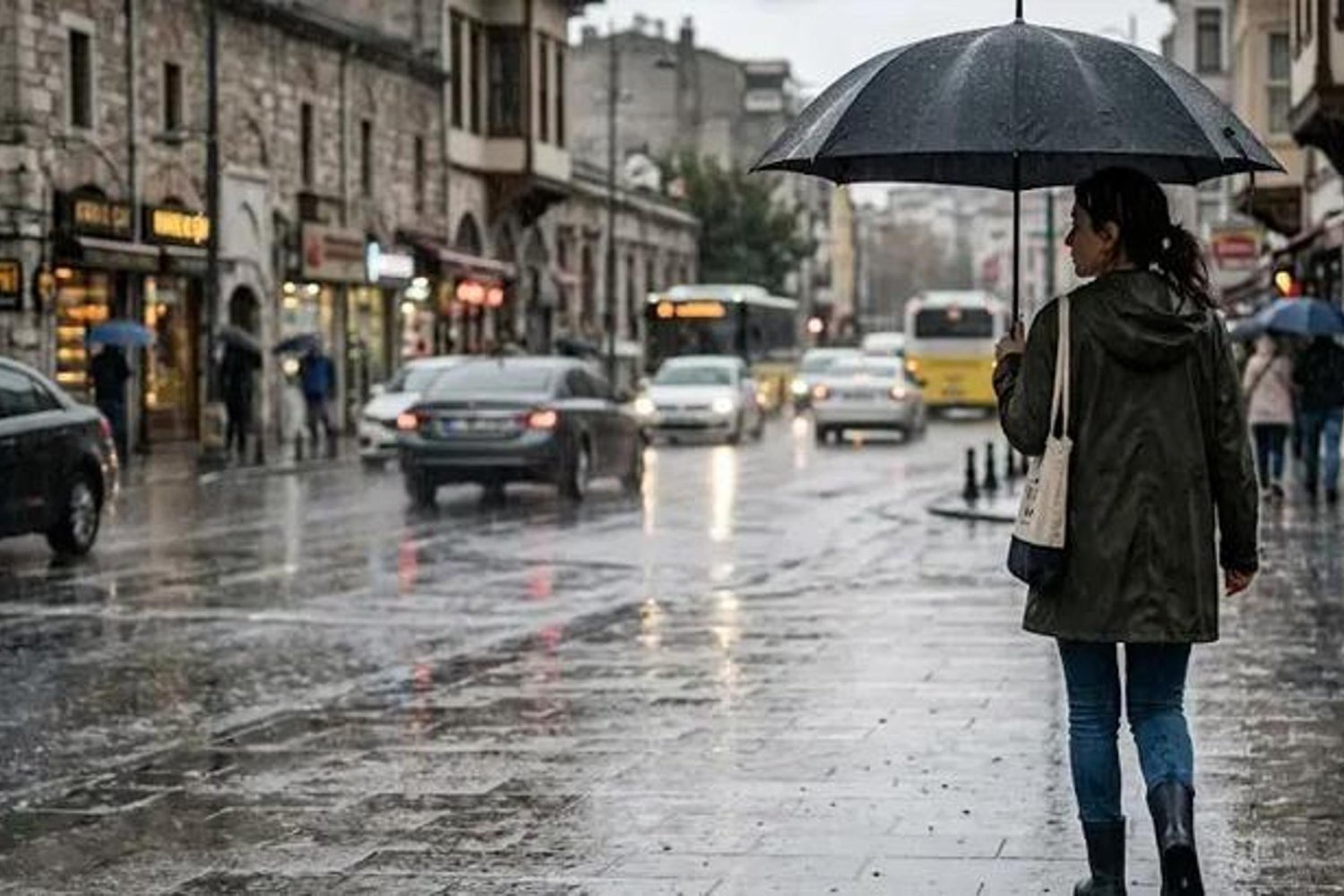 İstanbul'a Yağış ve Sıcaklık Düşüşü Haberi: 28 Yıl Sonra Gelen Sel Felaketi