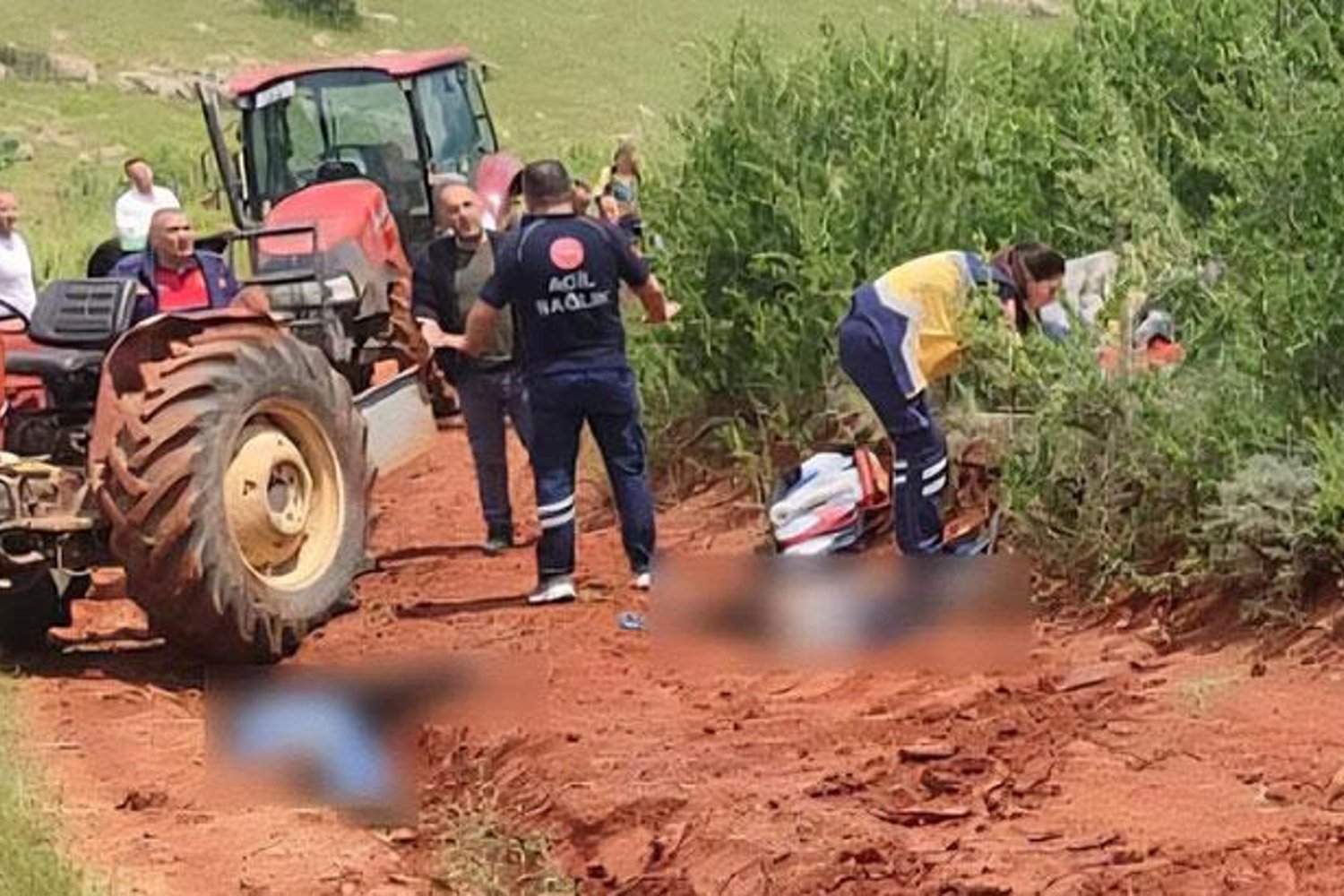 Dinar'da Traktör Kazası: 2 Ölü, 1 Yaralı