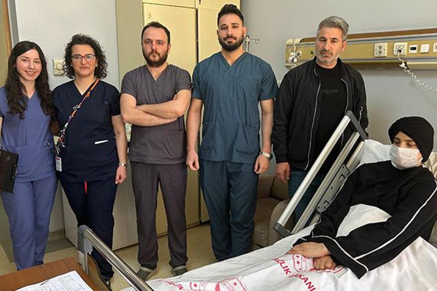 Başarılı Ameliyatla Görme Kaybı Çözüldü: 35 Haftalık Gebe Hasta Van'da Hayata Tutundu