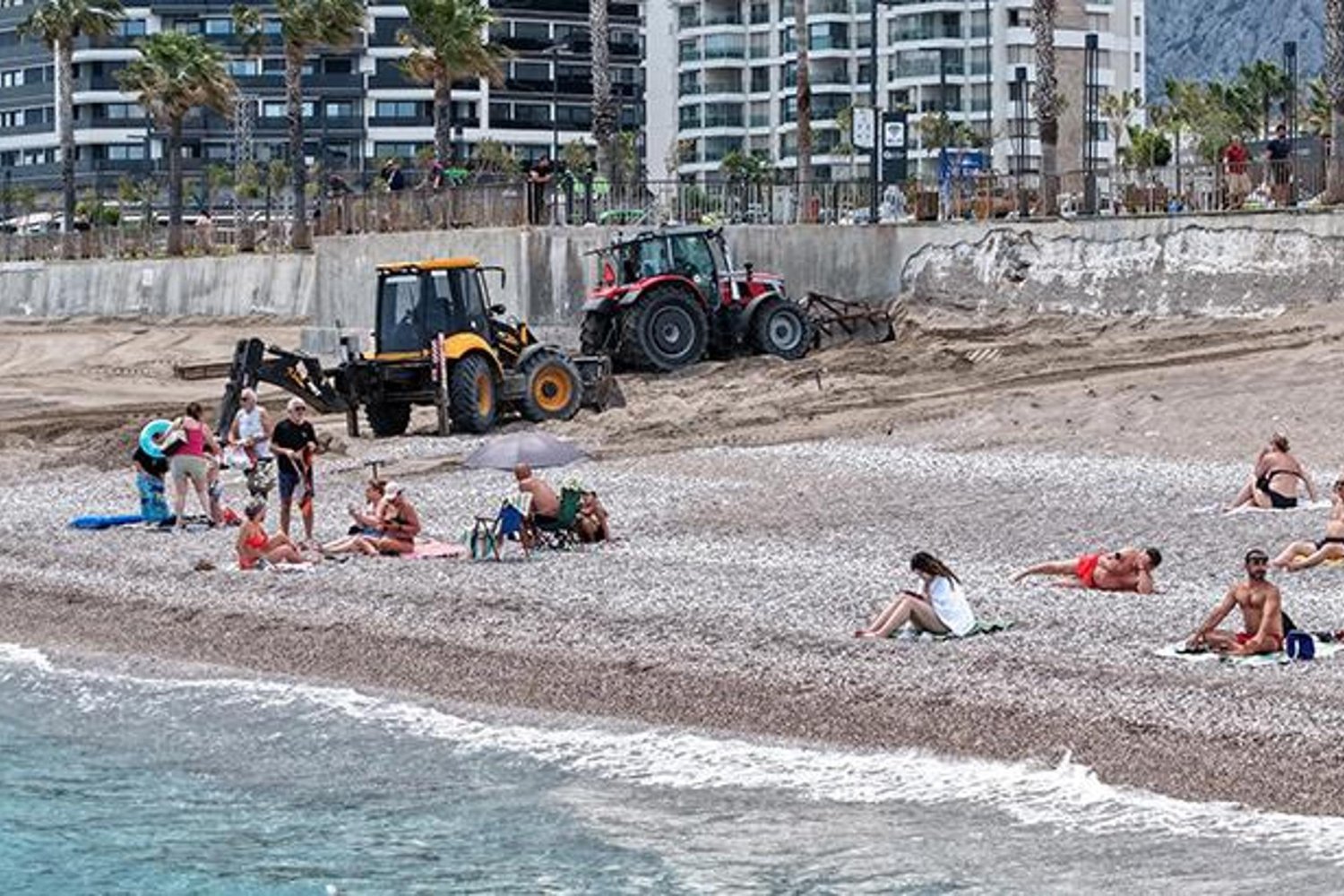 Antalya Konyaaltı Sahili'nde Yaz Sezonu Hazırlıkları ve Çevre Sorunları Gün yüzüne çıktı